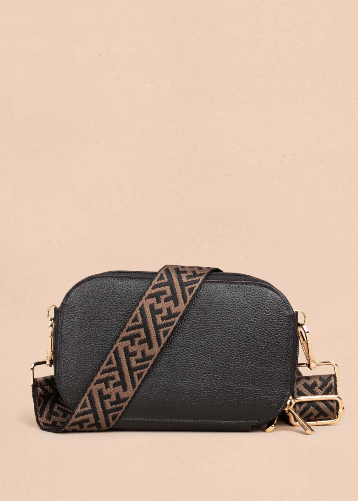 Bolso manos libres en cuero color negro 105317