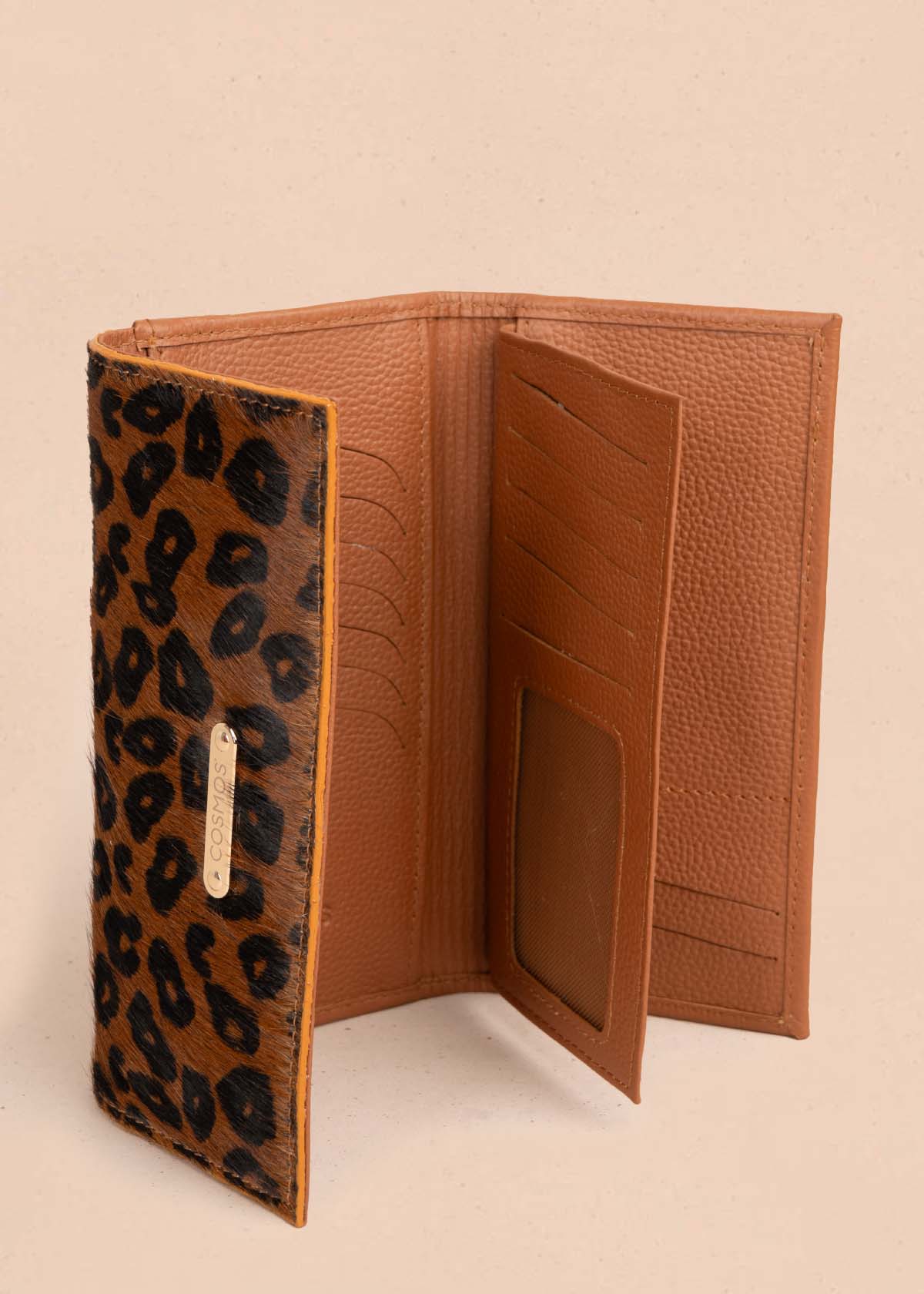 Billetera en cuero animal print color tabaco 105320
