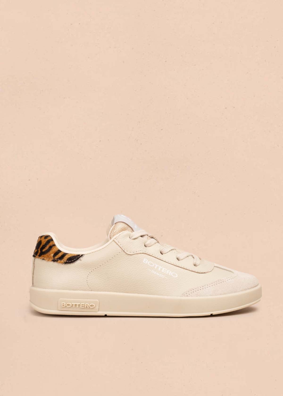 Tenis casuales en cuero color beige 105330