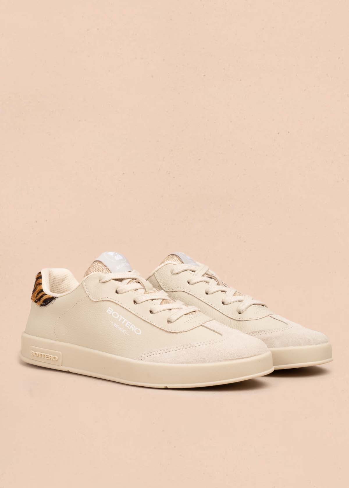 Tenis casuales en cuero color beige 105330