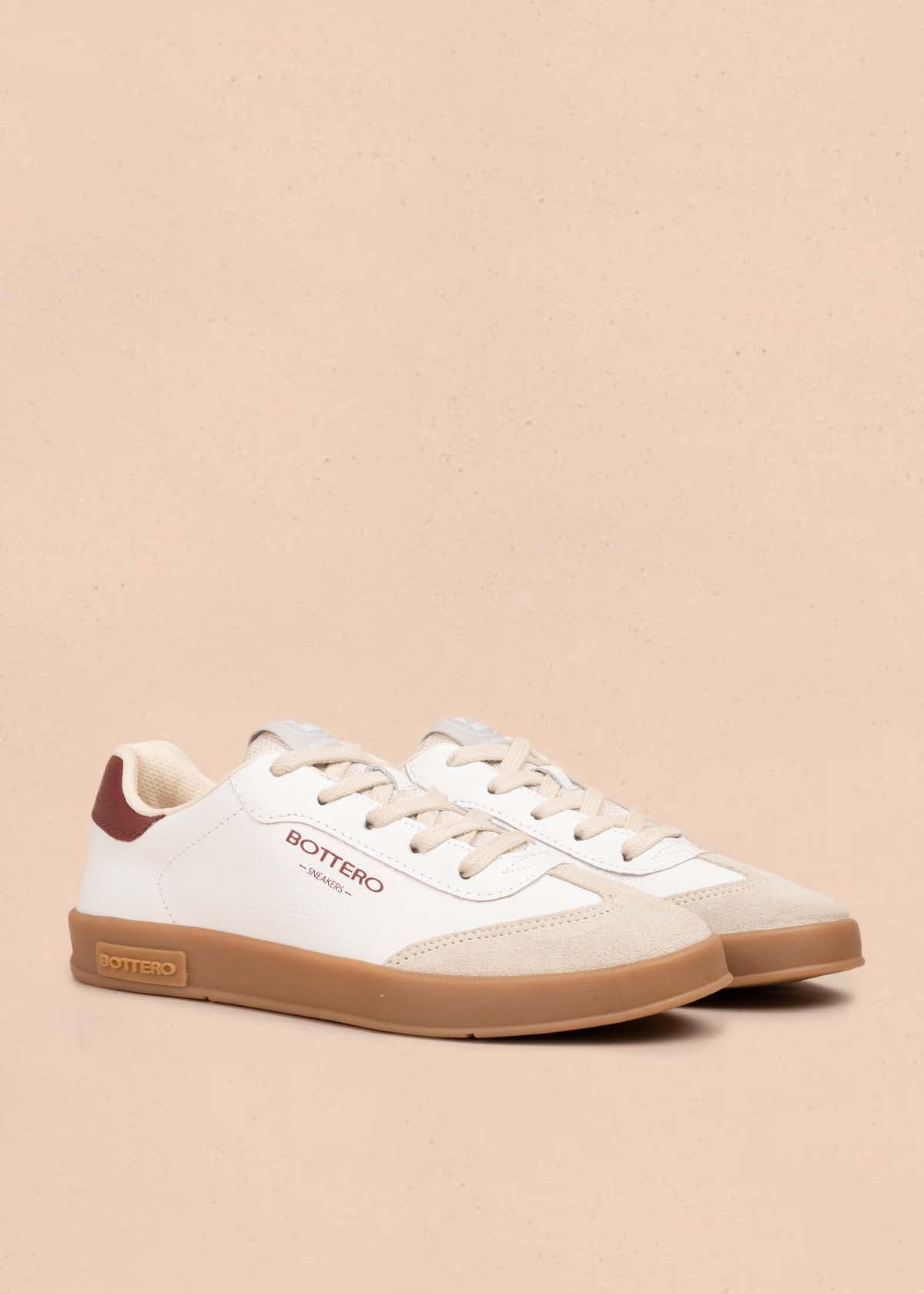 Tenis casuales en cuero color blanco con vinotinto 105331