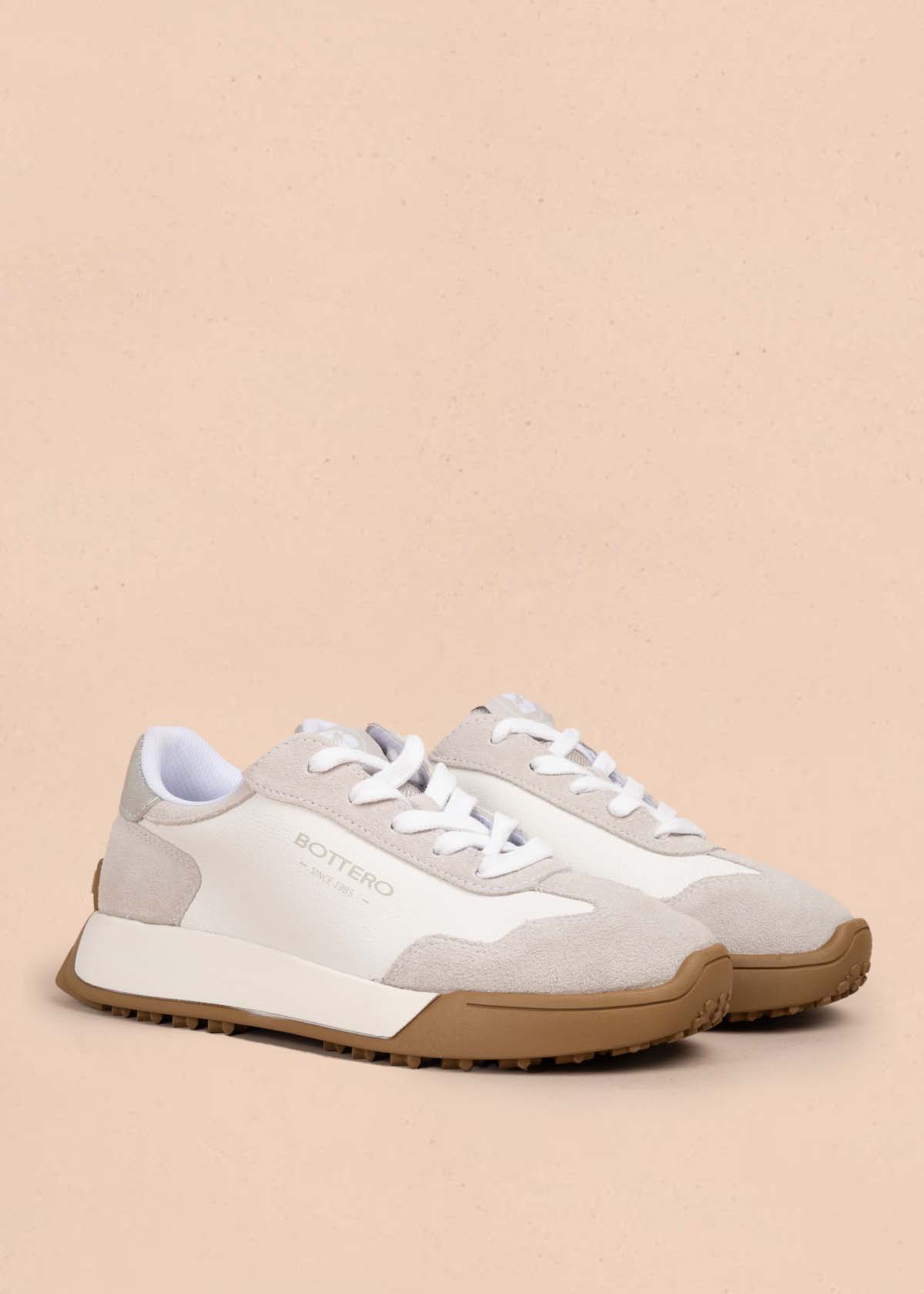 Tenis casuales en cuero color blanco 105339