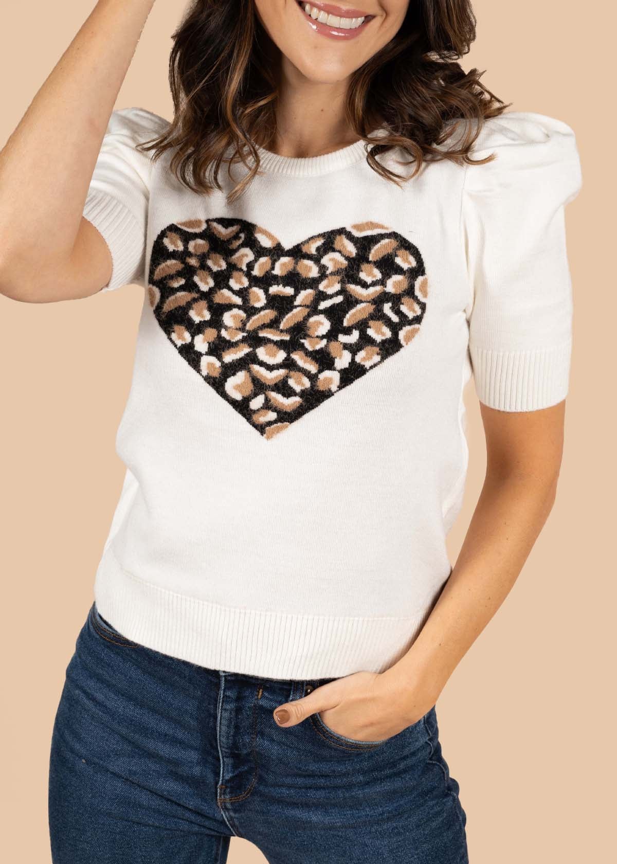 Blusa color crema con corazón animal print 105368