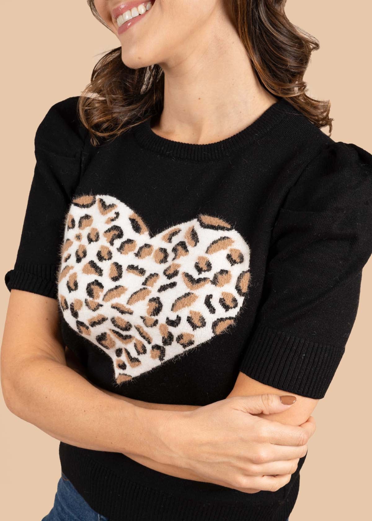 Blusa color negro con corazón animal print 105368