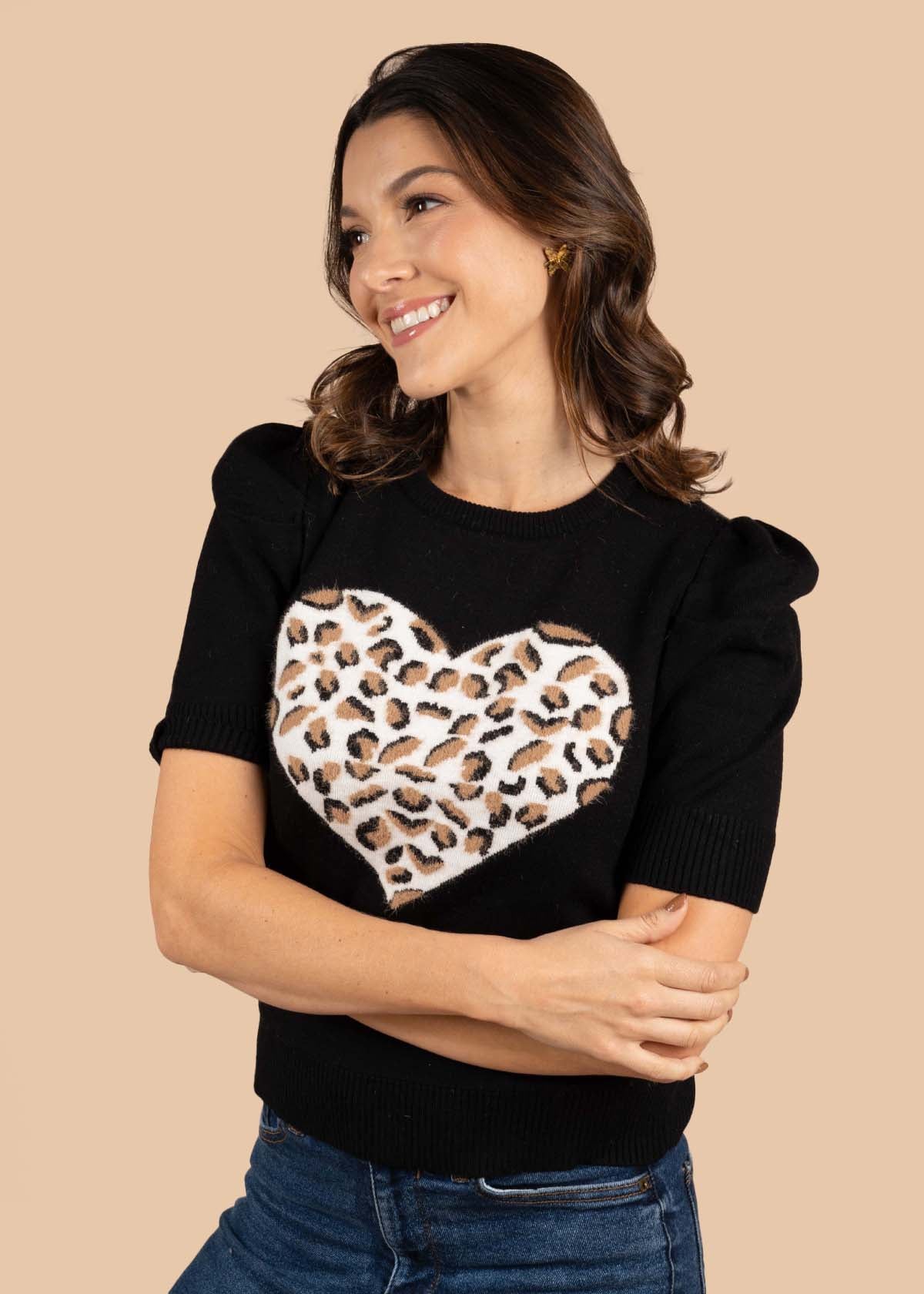 Blusa color negro con corazón animal print 105368