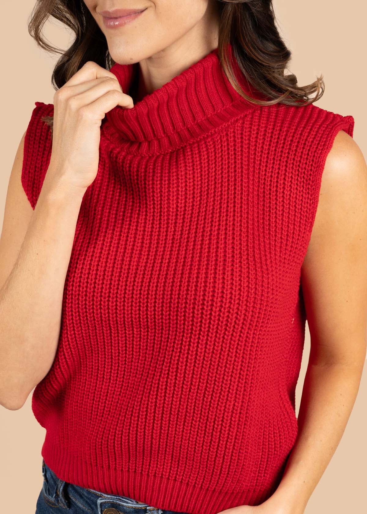 Chaleco color rojo con cuello alto 105370