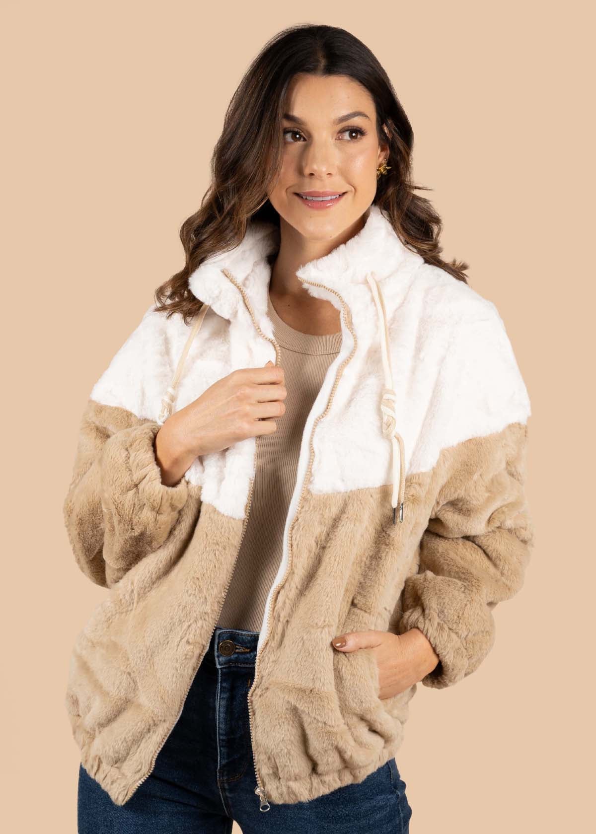 Chaqueta peluche color beige 105371