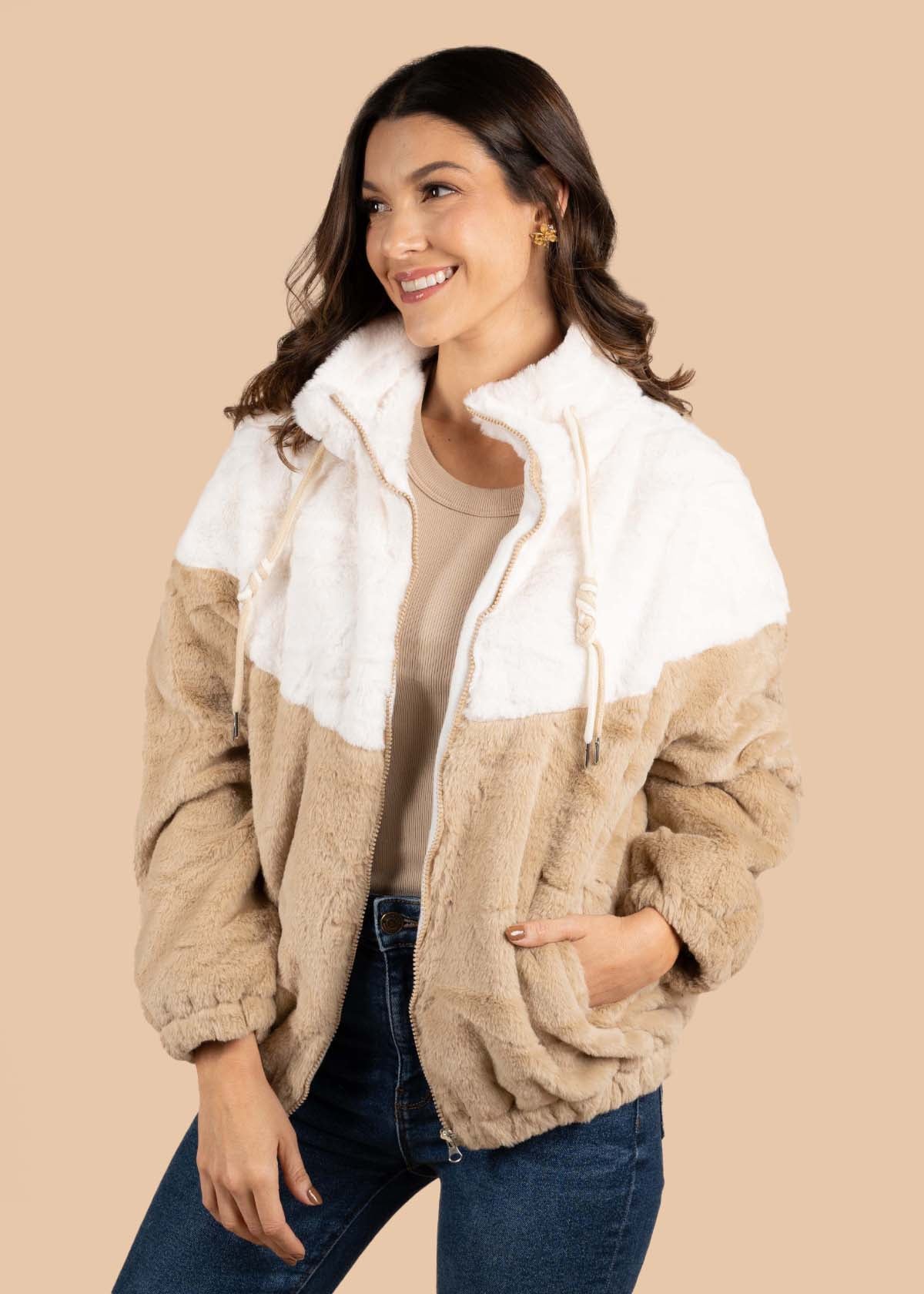 Chaqueta peluche color beige 105371