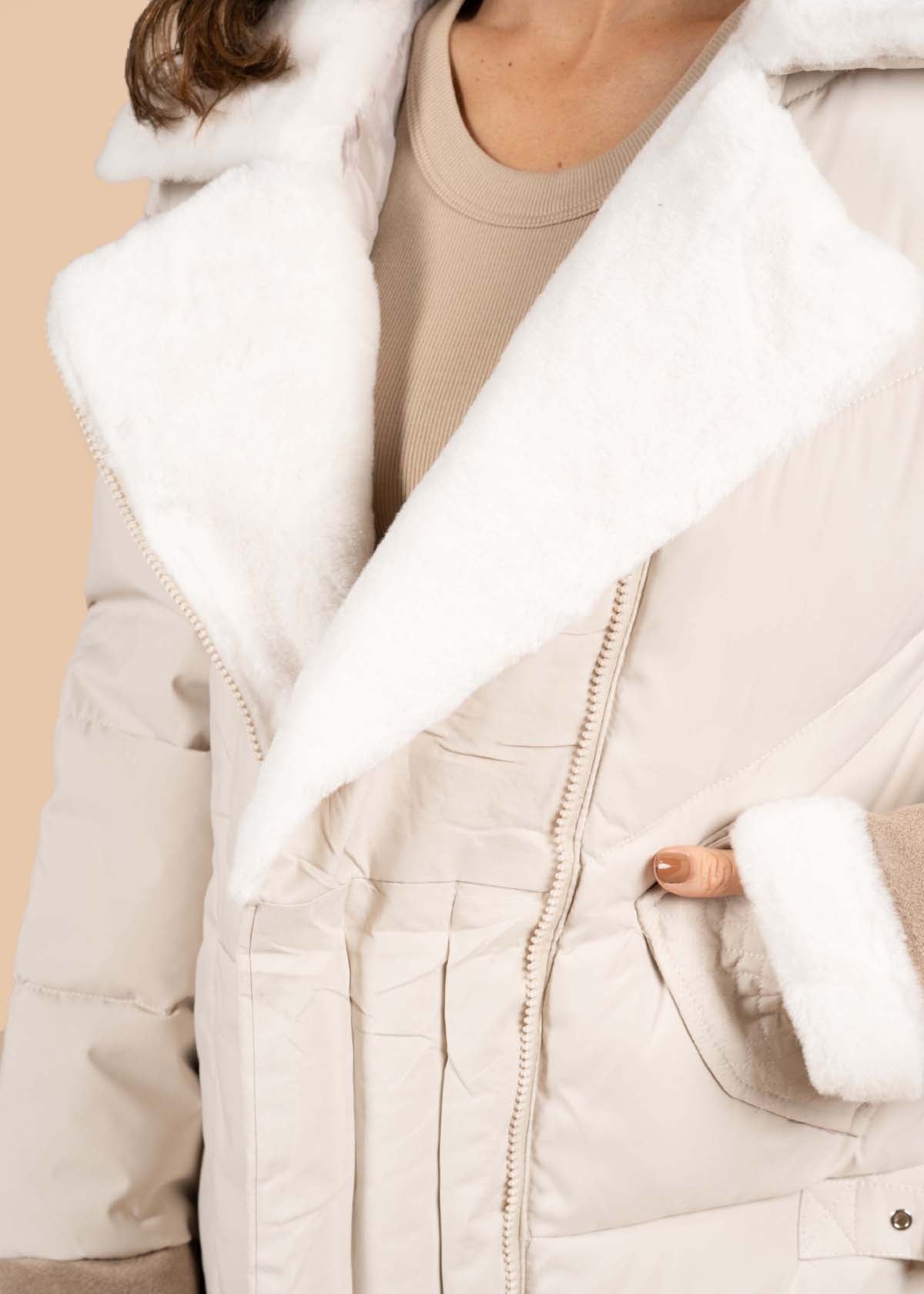 Chaqueta acolchada color beige 105373