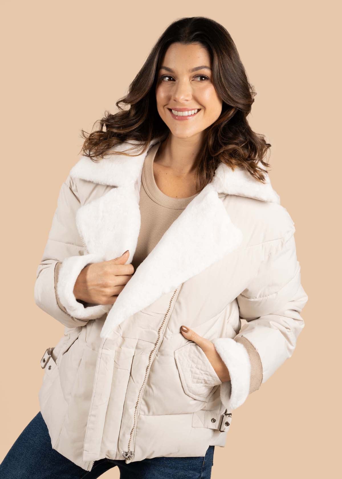 Chaqueta acolchada color beige 105373