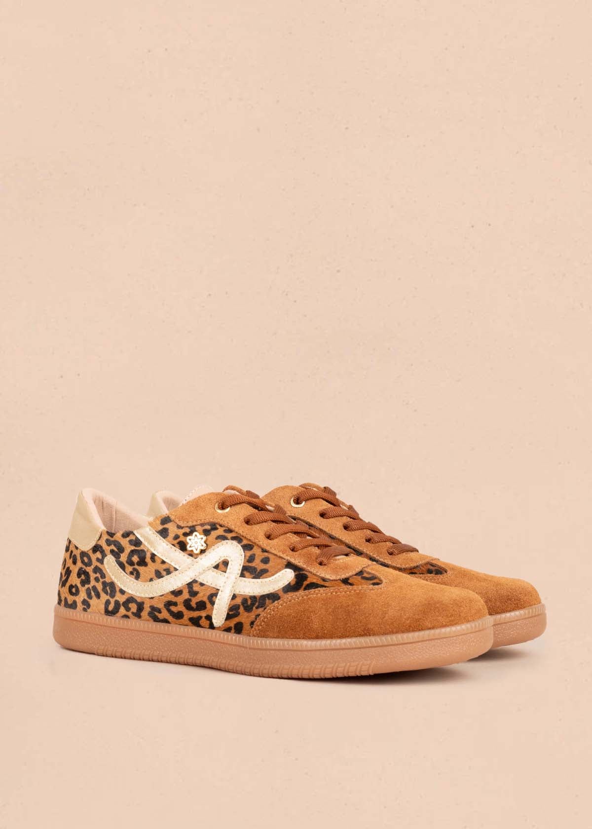 Tenis casuales en cuero color miel con cuero con pelo animal print 105379