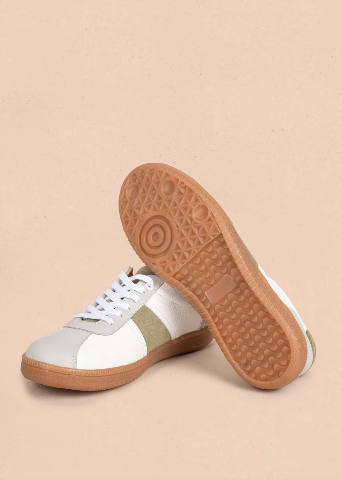 Tenis casuales en cuero color blanco 105380