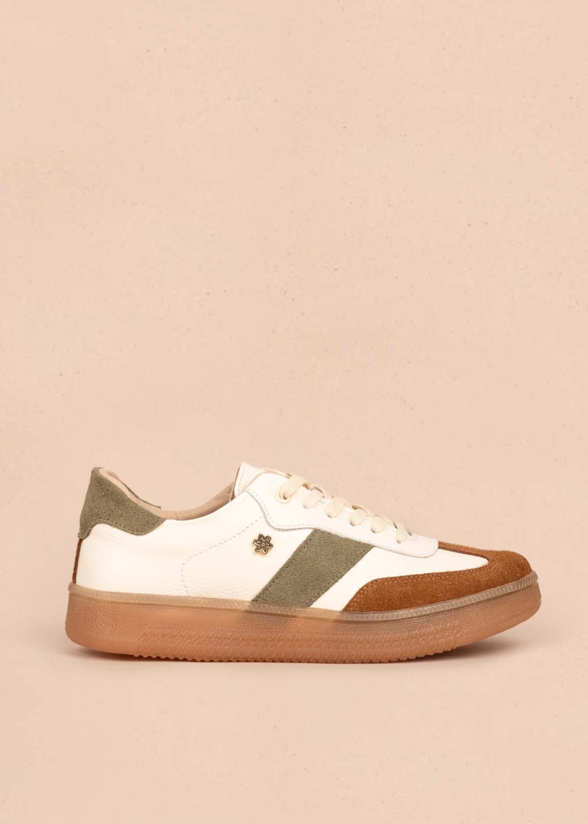 Tenis casuales en cuero color beige 105416