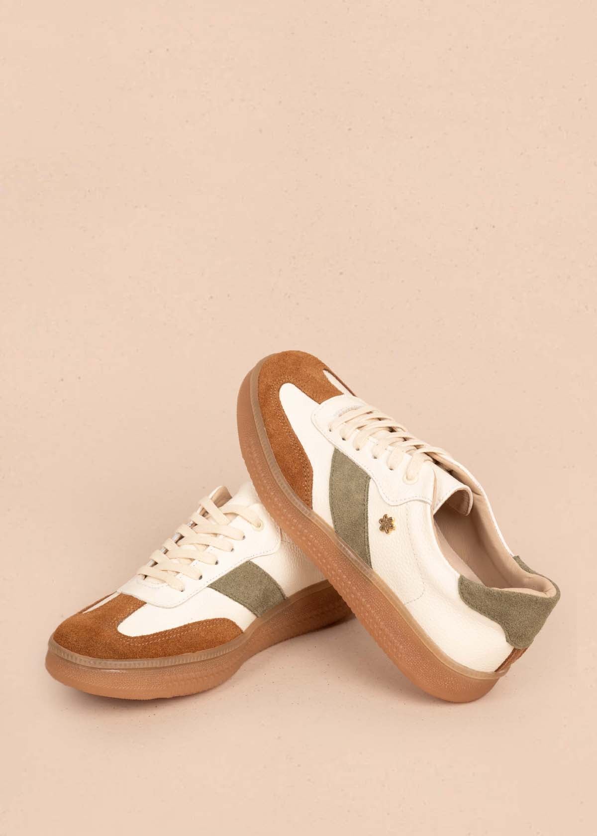 Tenis casuales en cuero color beige 105416
