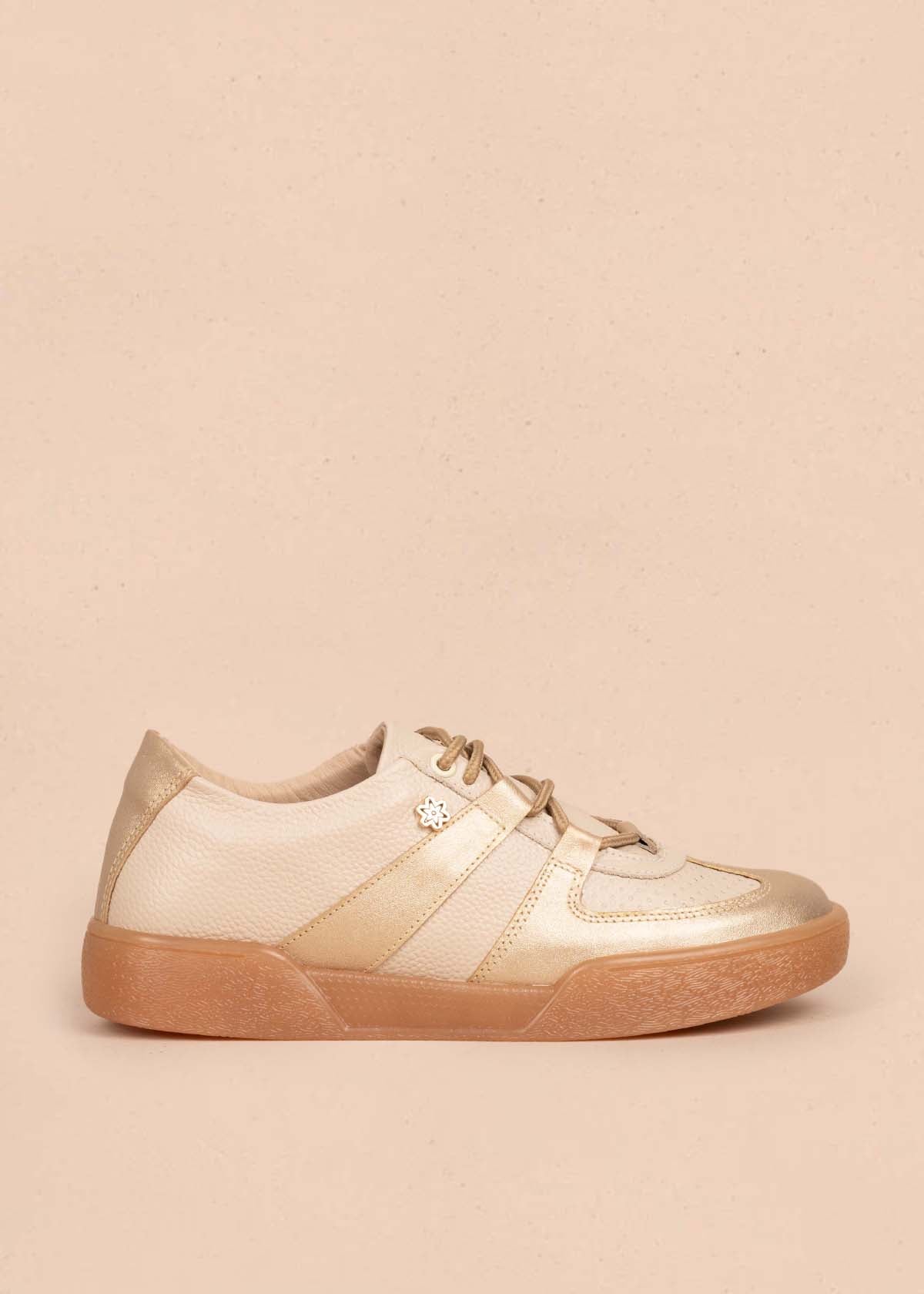 Tenis casuales en cuero color beige 105426
