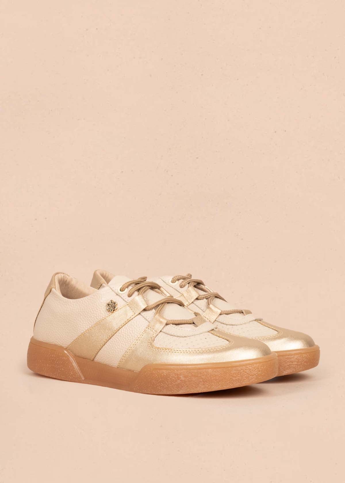 Tenis casuales en cuero color beige 105426