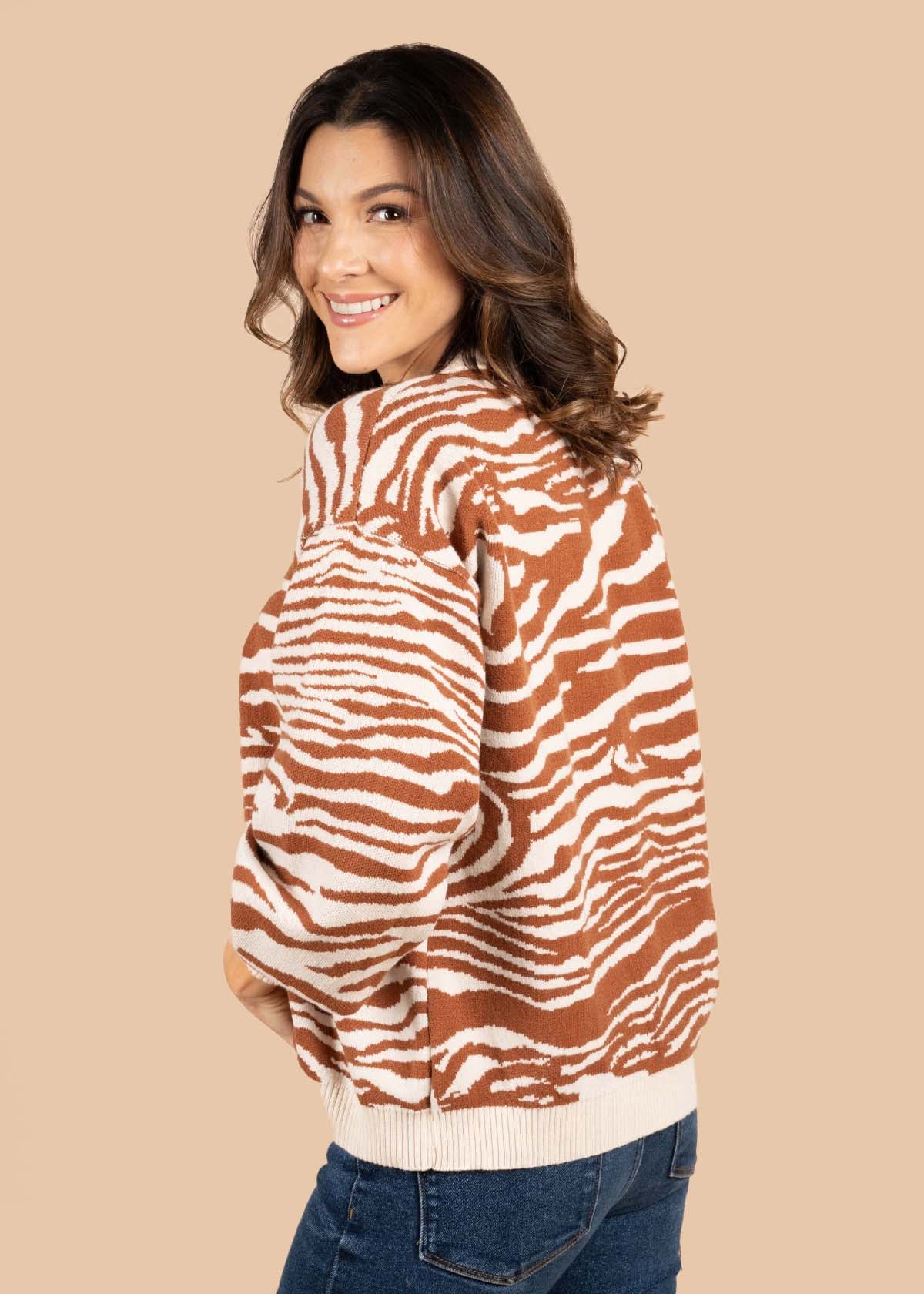 Buzo color camel animal print 105431