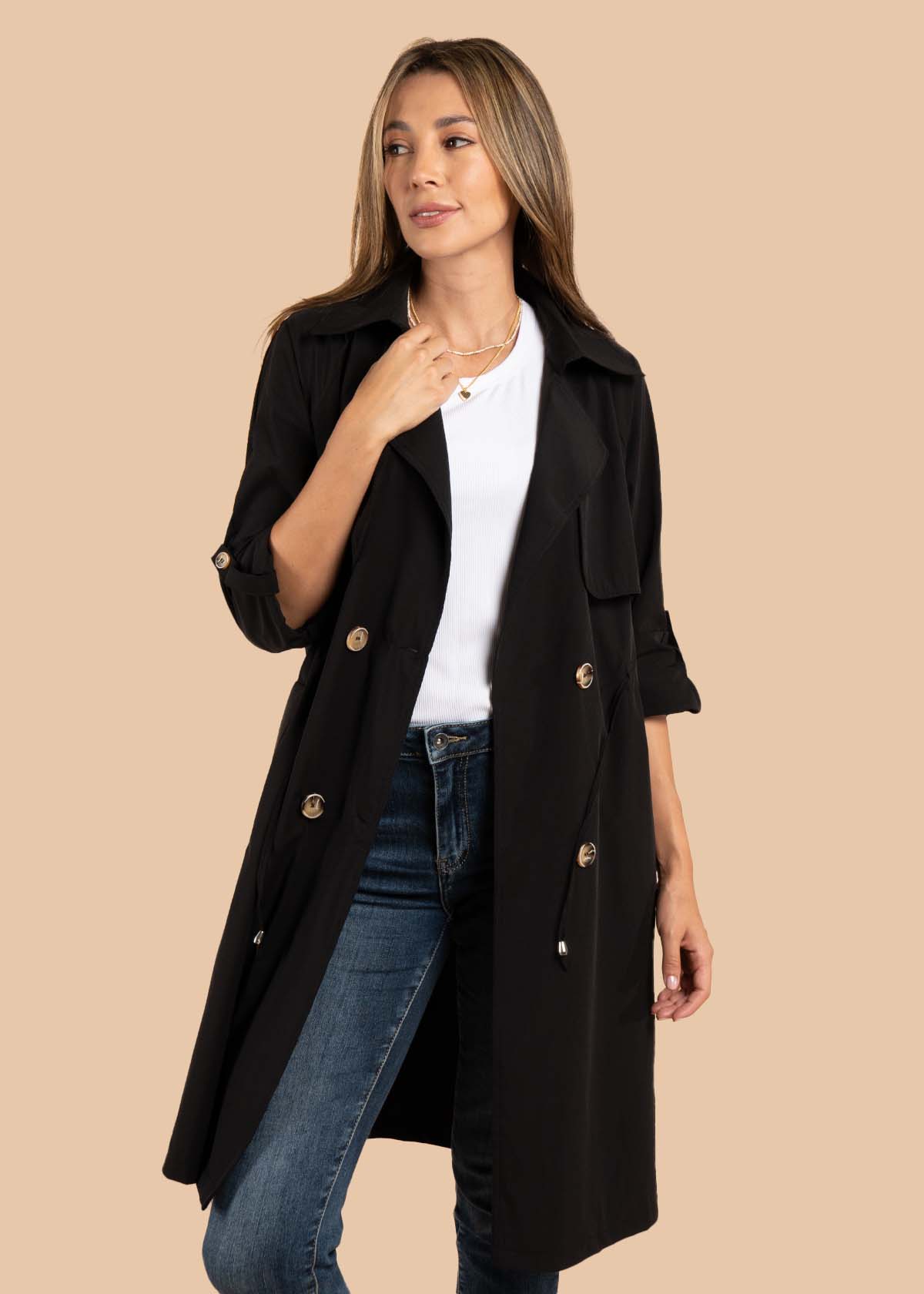 Gabán color negro con recogido en cintura 105436