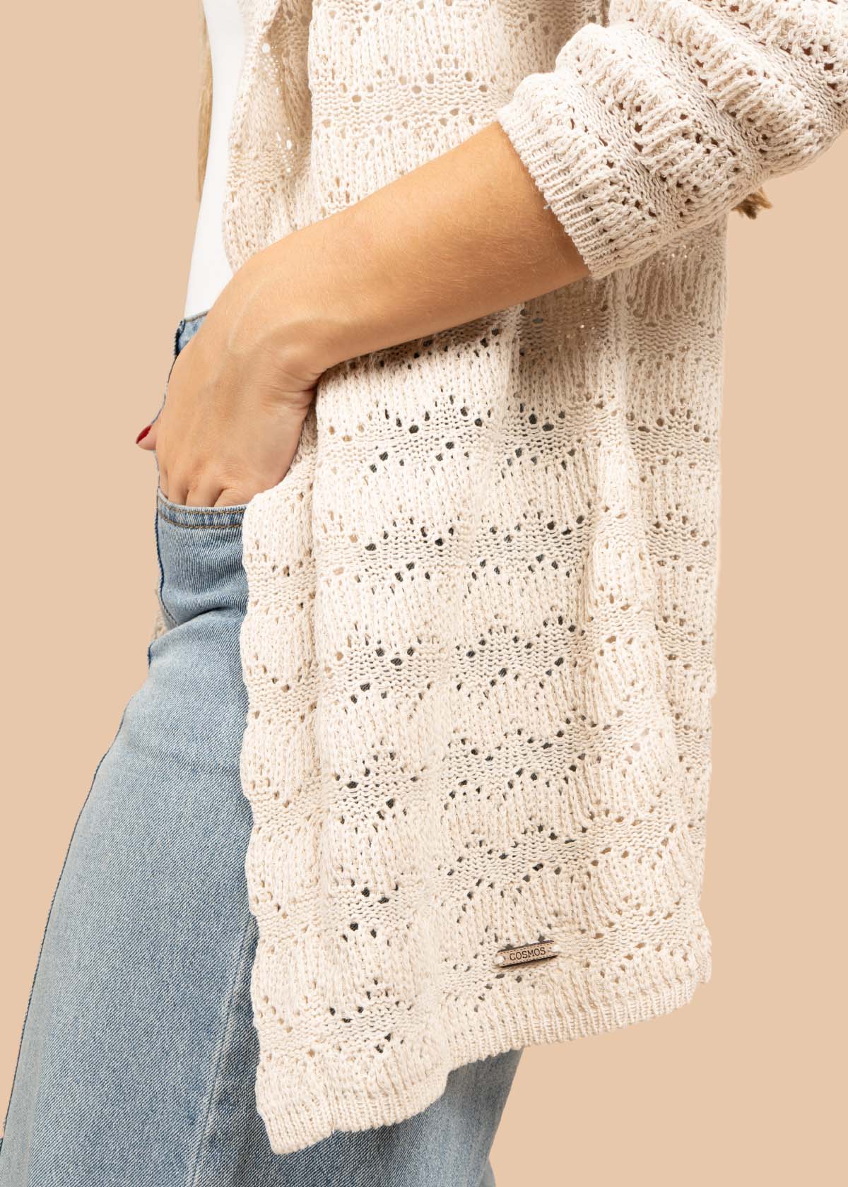 Saco tejido color crema con capota 105455