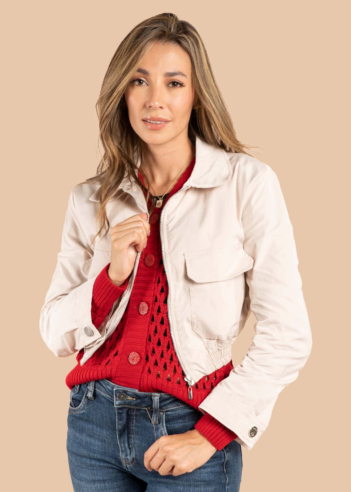 Chaqueta color beige con resorte en cintura 105498