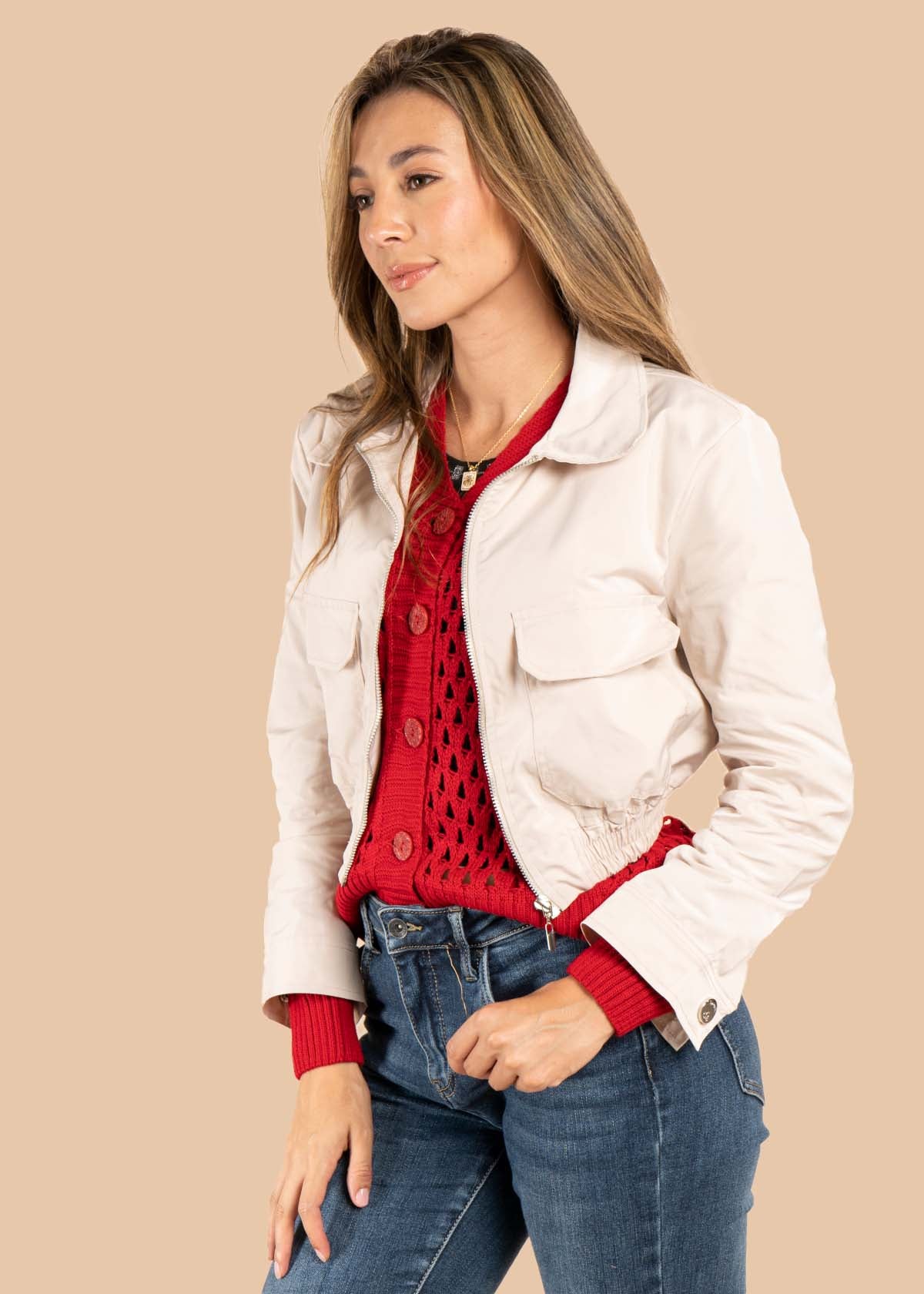 Chaqueta color beige con resorte en cintura 105498