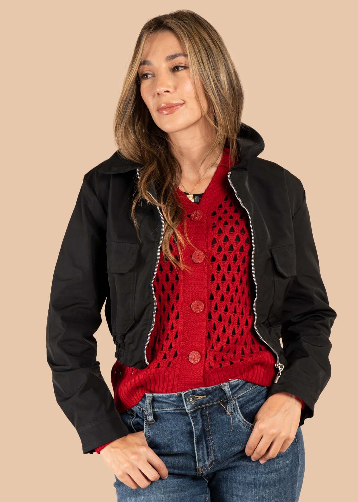 Chaqueta color negro con resorte en cintura 105498
