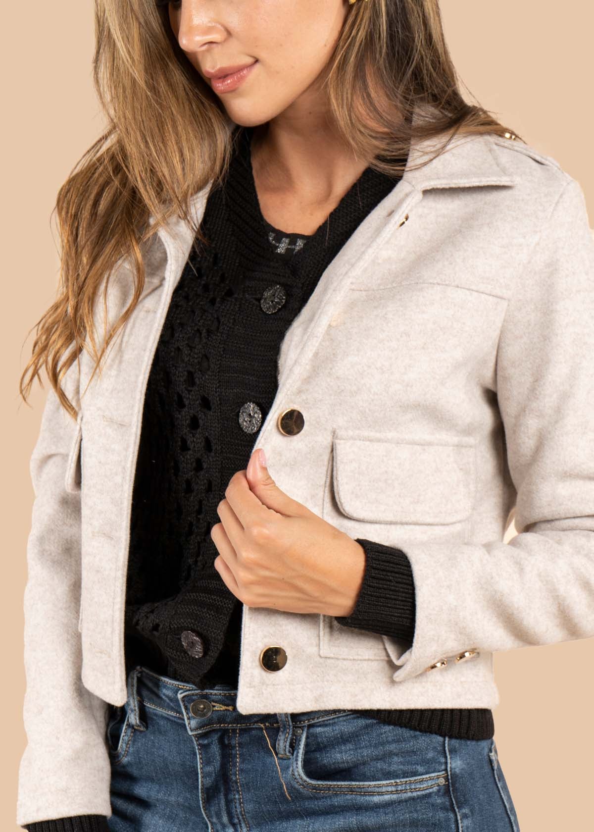 Chaquetas color beige con bolsillos 105501