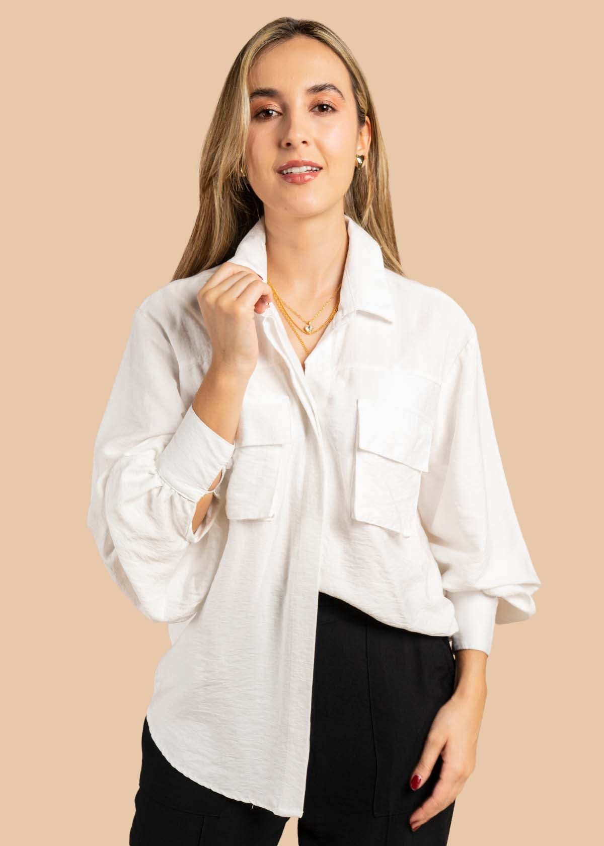 Blusa color blanco con bolsillos 105529