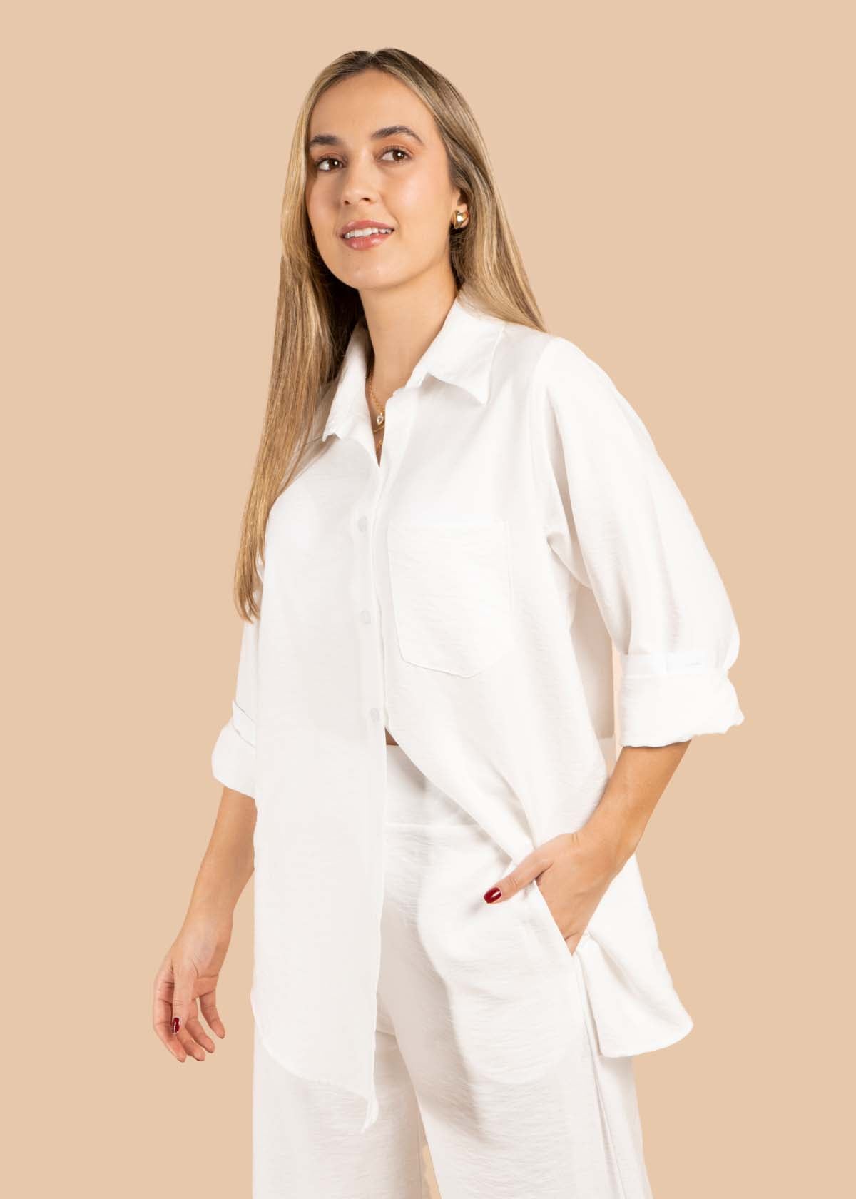 Blusa larga color blanco con bolsillo 105530