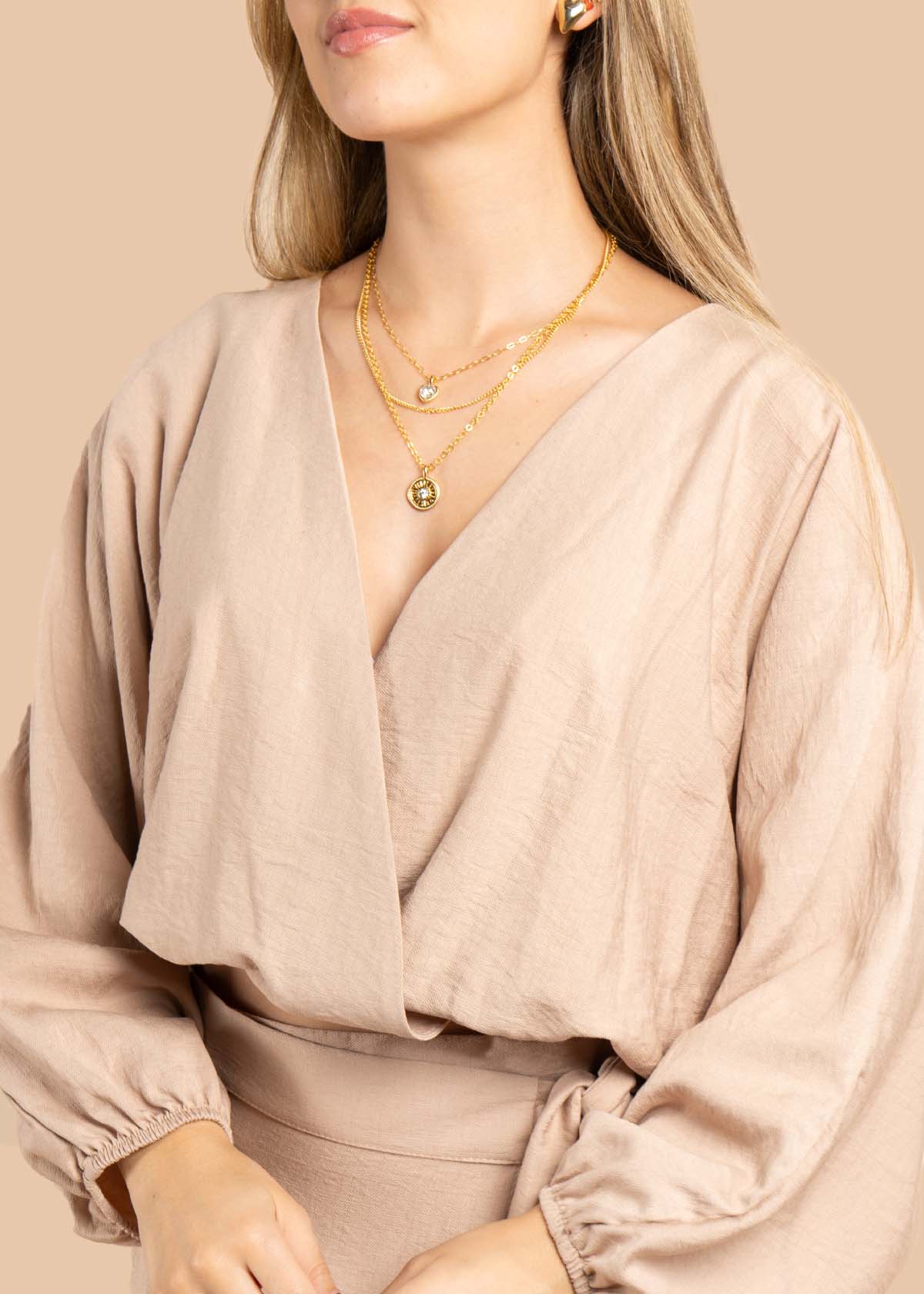 Blusa color nude con cuello V 105531