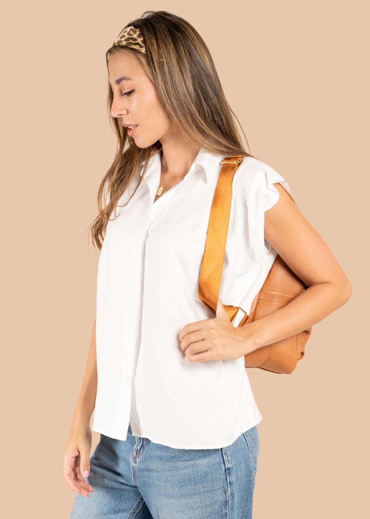 Blusa color blanco con cuello solapa 105538