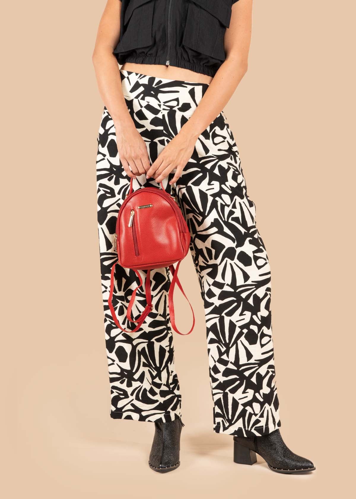 Pantalón color negro con estampado 105545