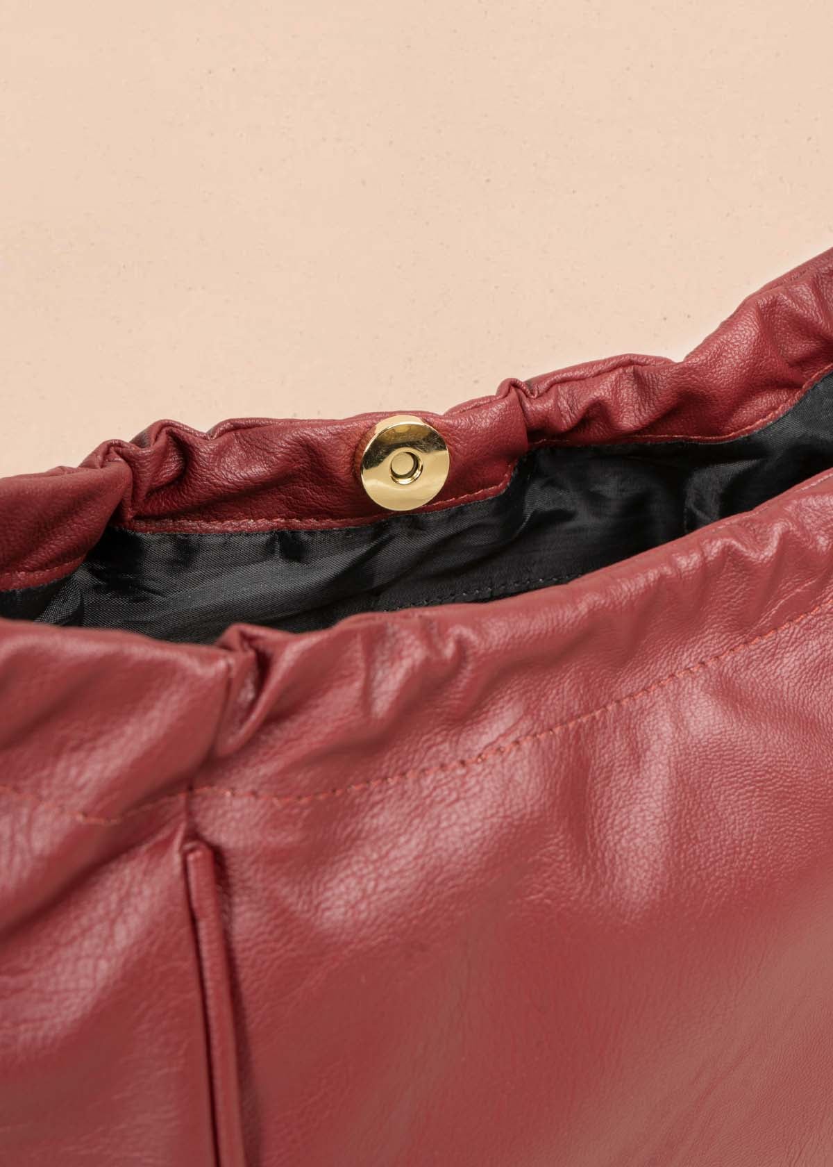 Bolso cartera color vinotinto con cadena 105566