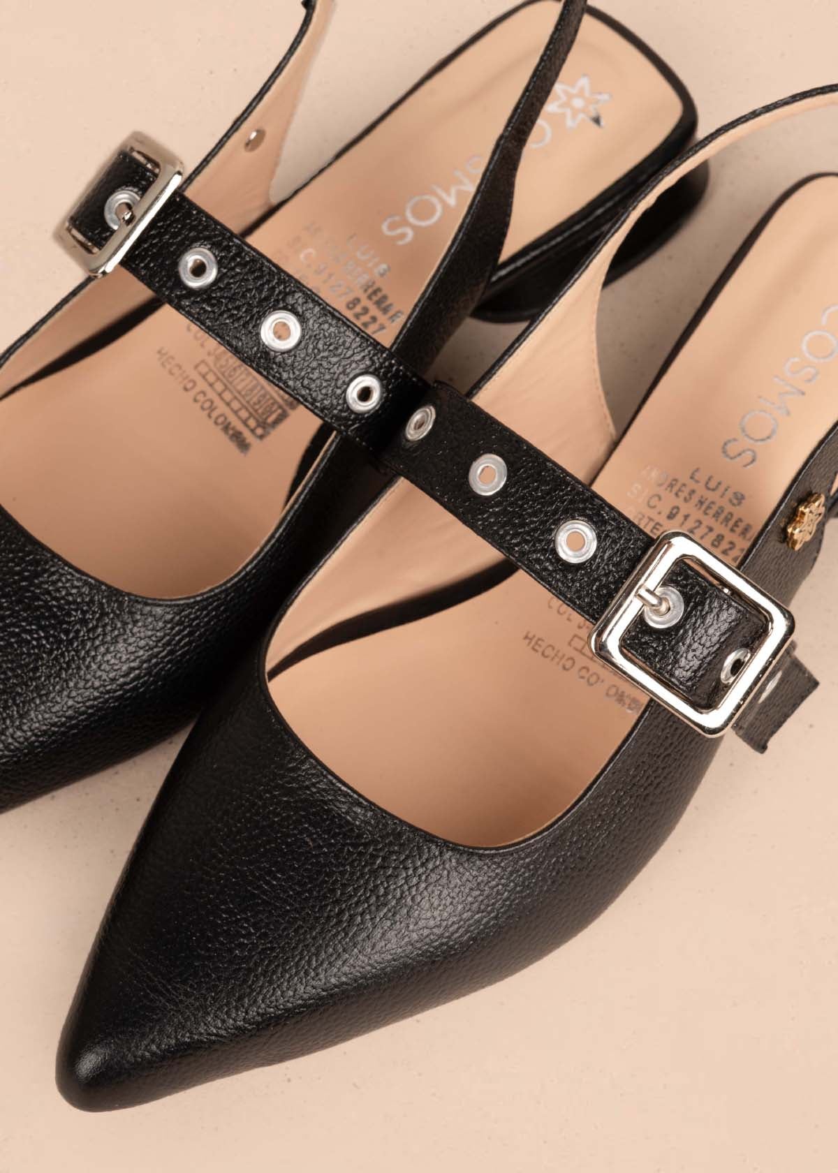 Tacones trabilla en cuero color negro con correa en empeine 105575