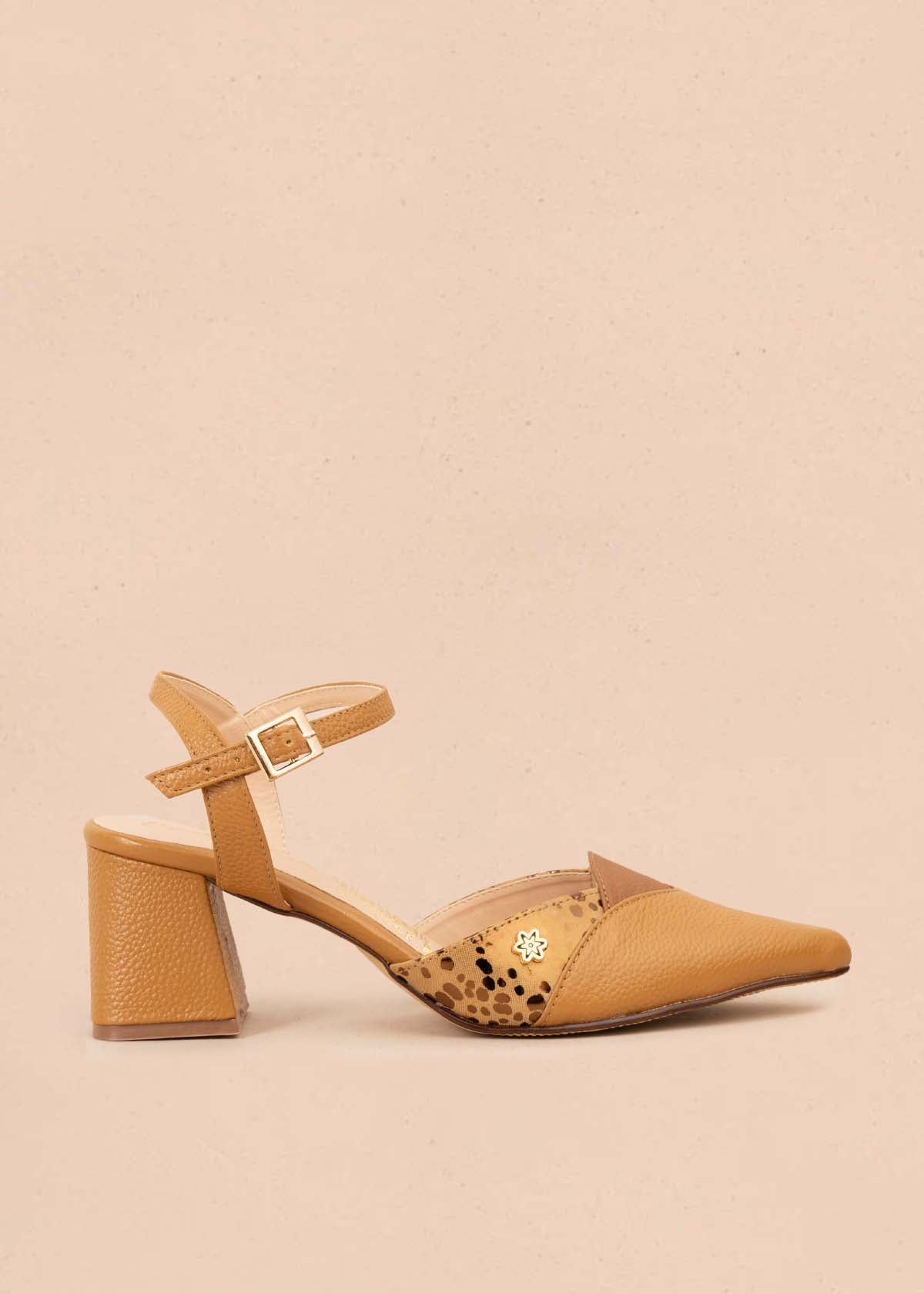 Tacones trabilla en cuero color miel con folia 105582