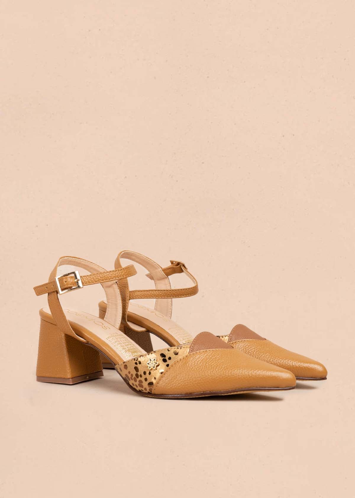 Tacones trabilla en cuero color miel con folia 105582