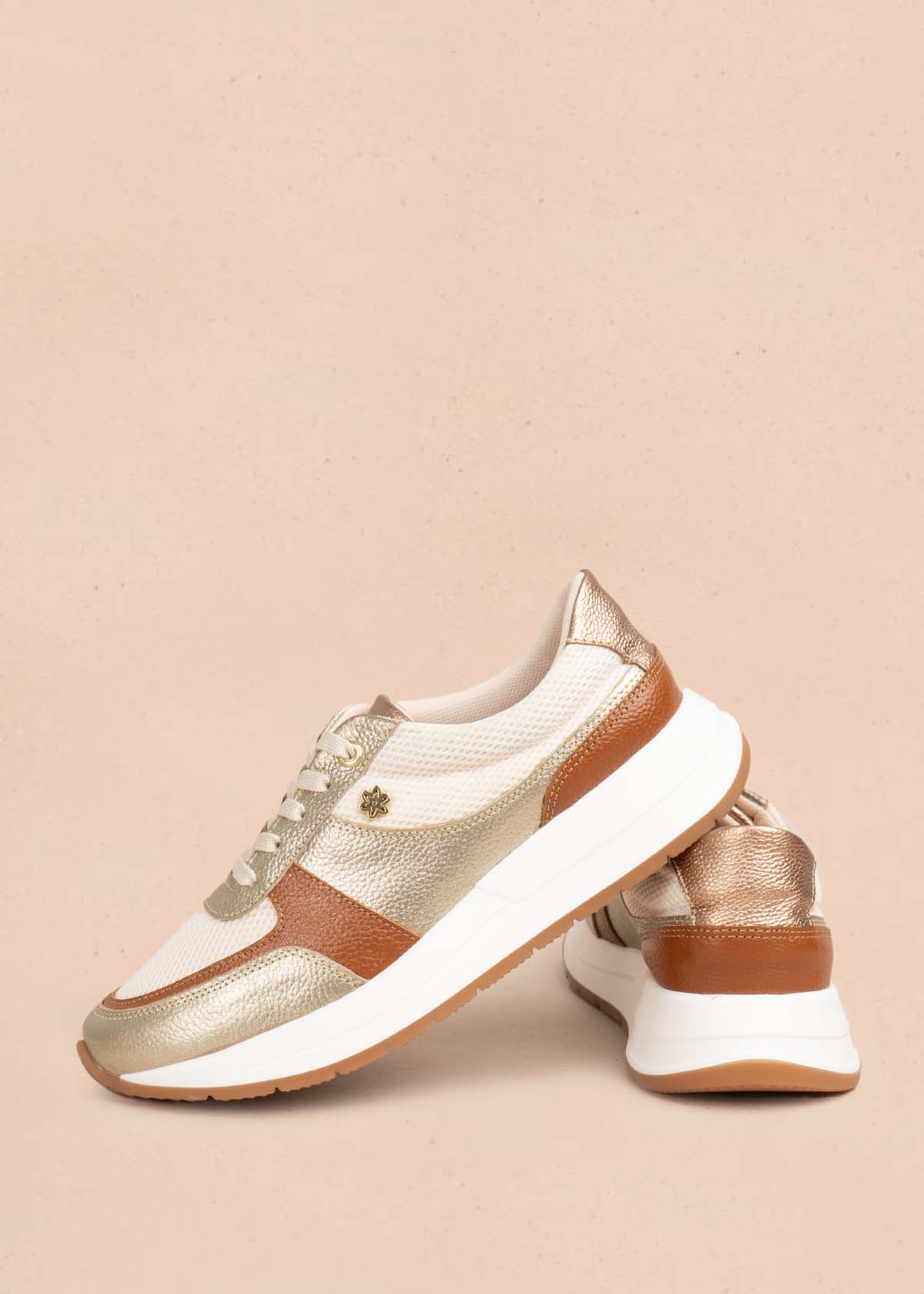 Tenis casuales en cuero color champaña 105590