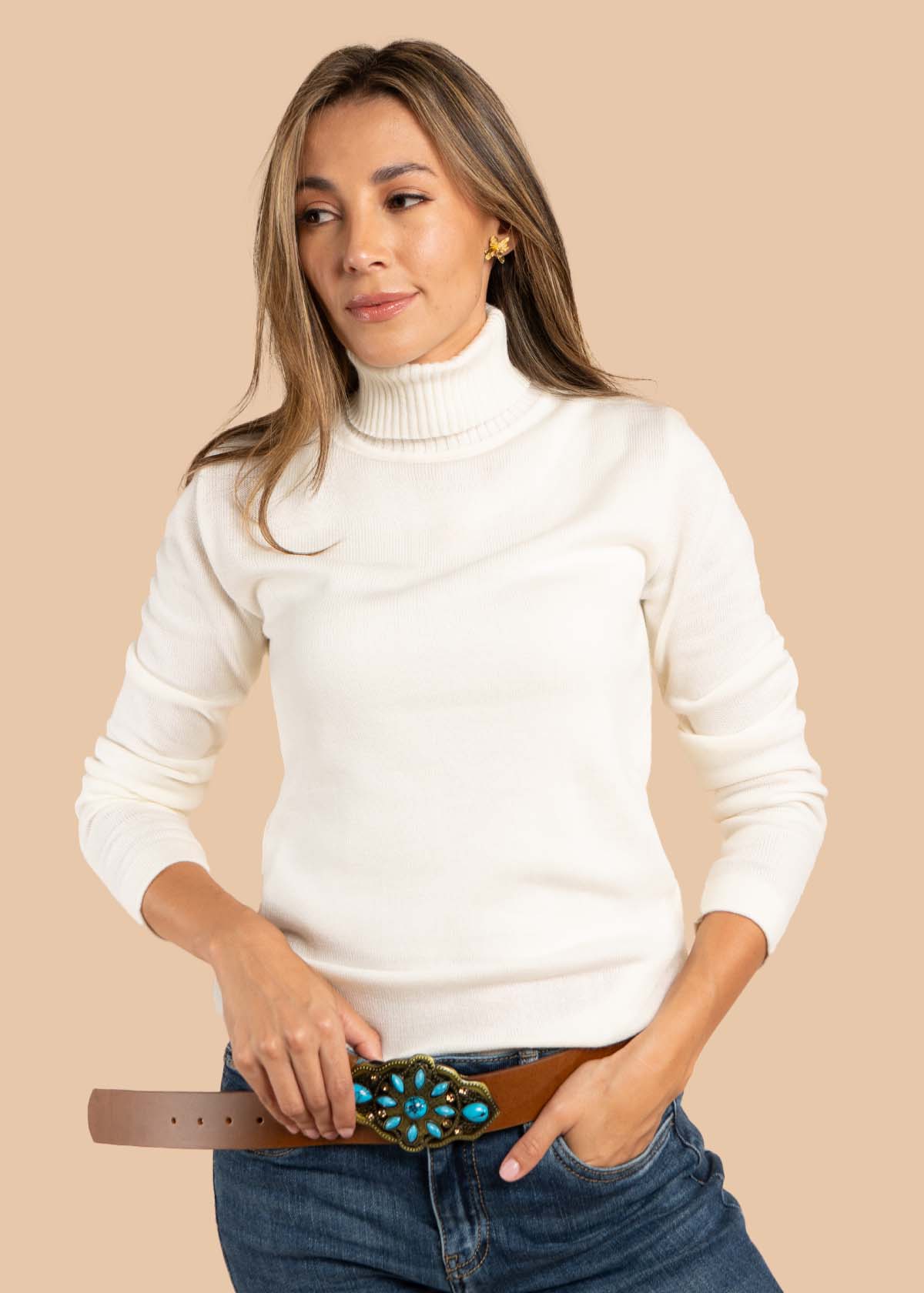 Buzo tejido color crema con cuello alto 105653