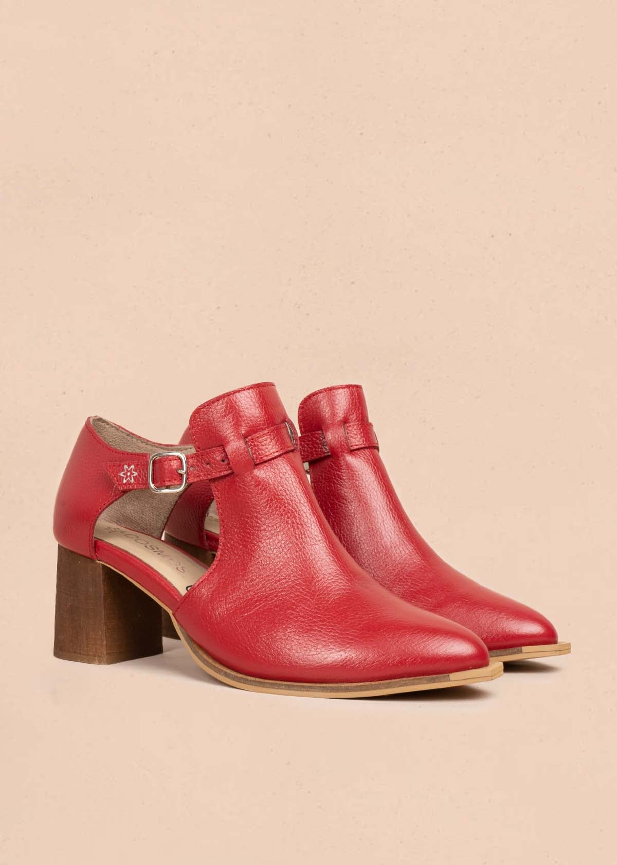 Botines en cuero color rojo con correa 105711
