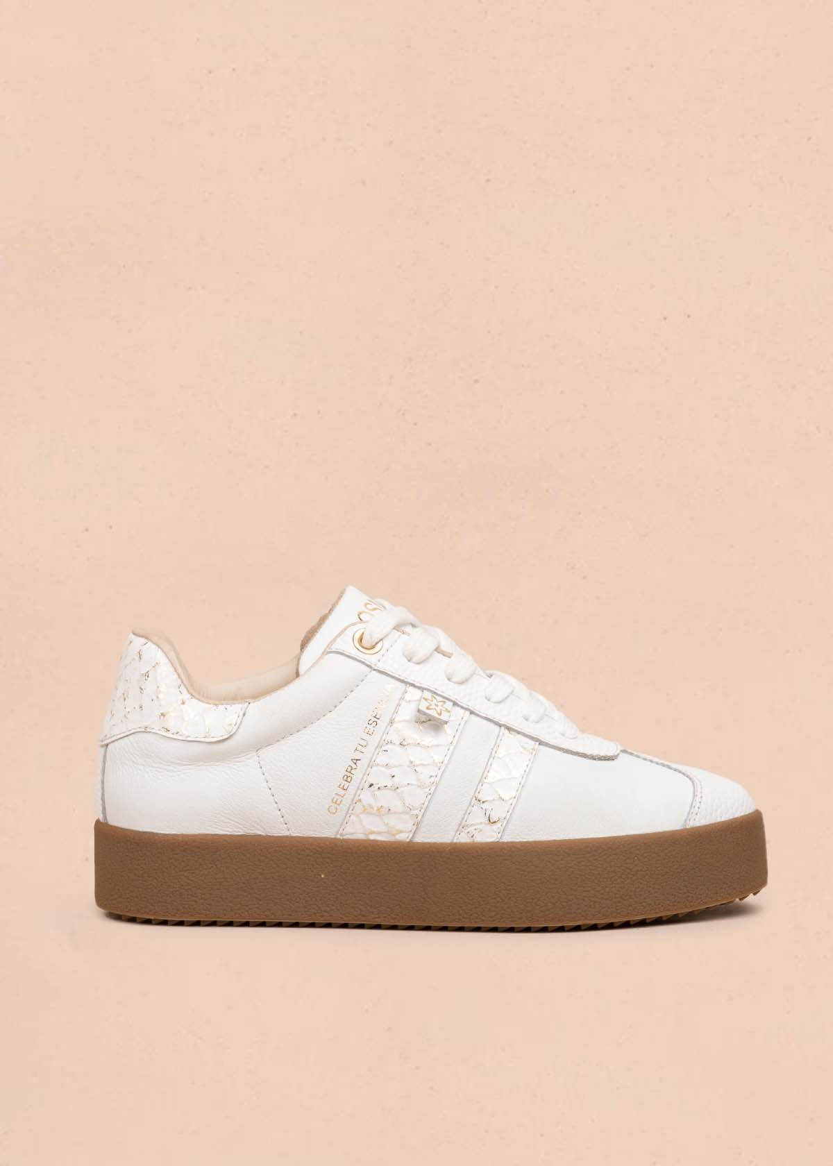 Tenis casuales en cuero color blanco con folia 105718