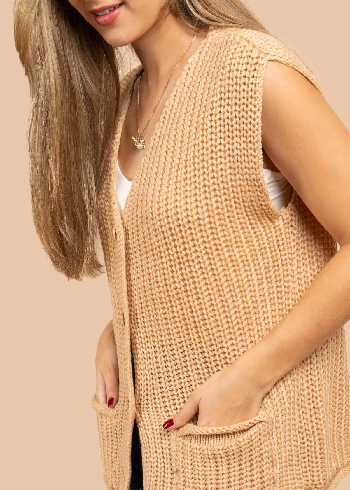 Chaleco tejido color camel con botones 105720