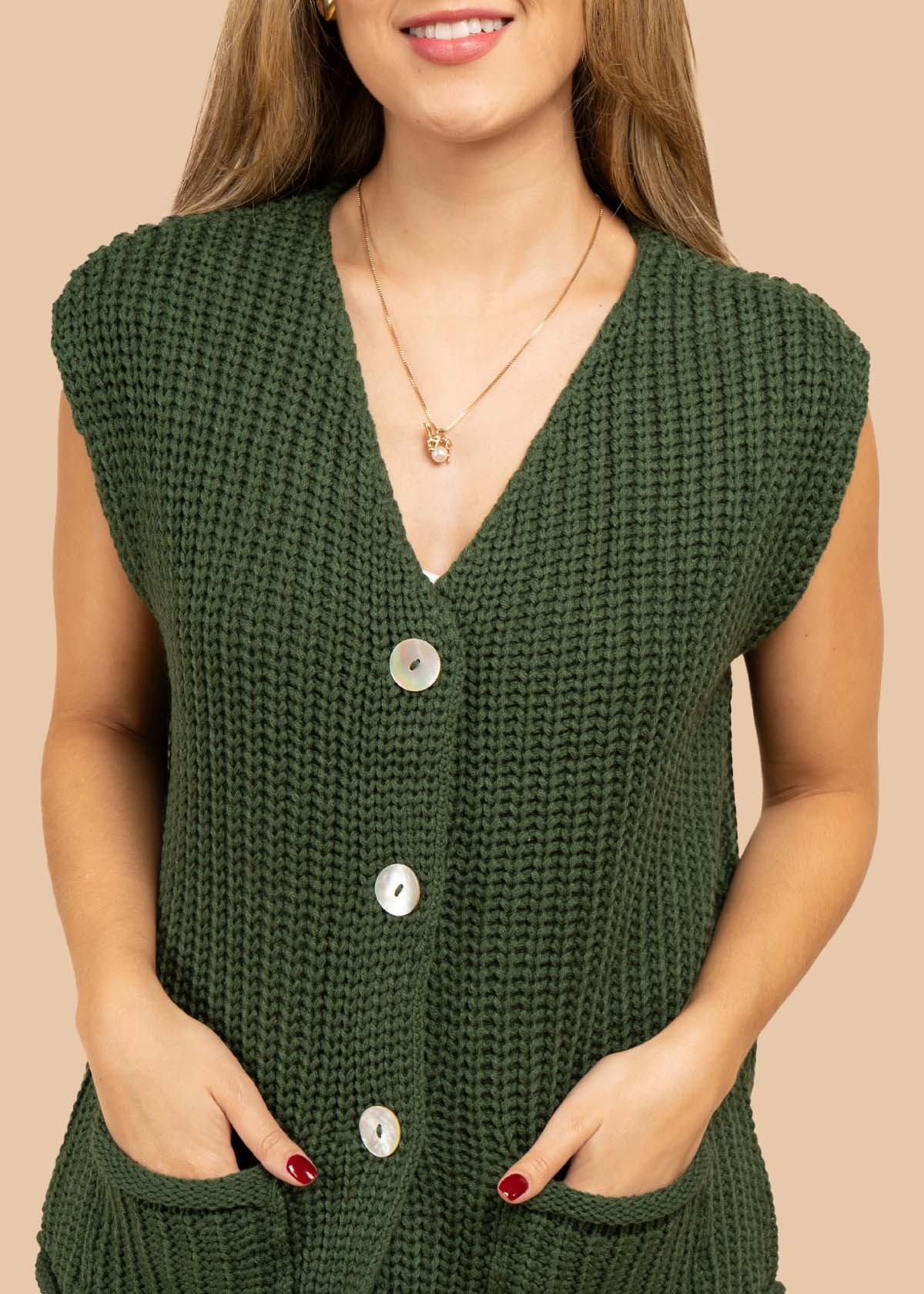 Chaleco tejido color verde con botones 105720