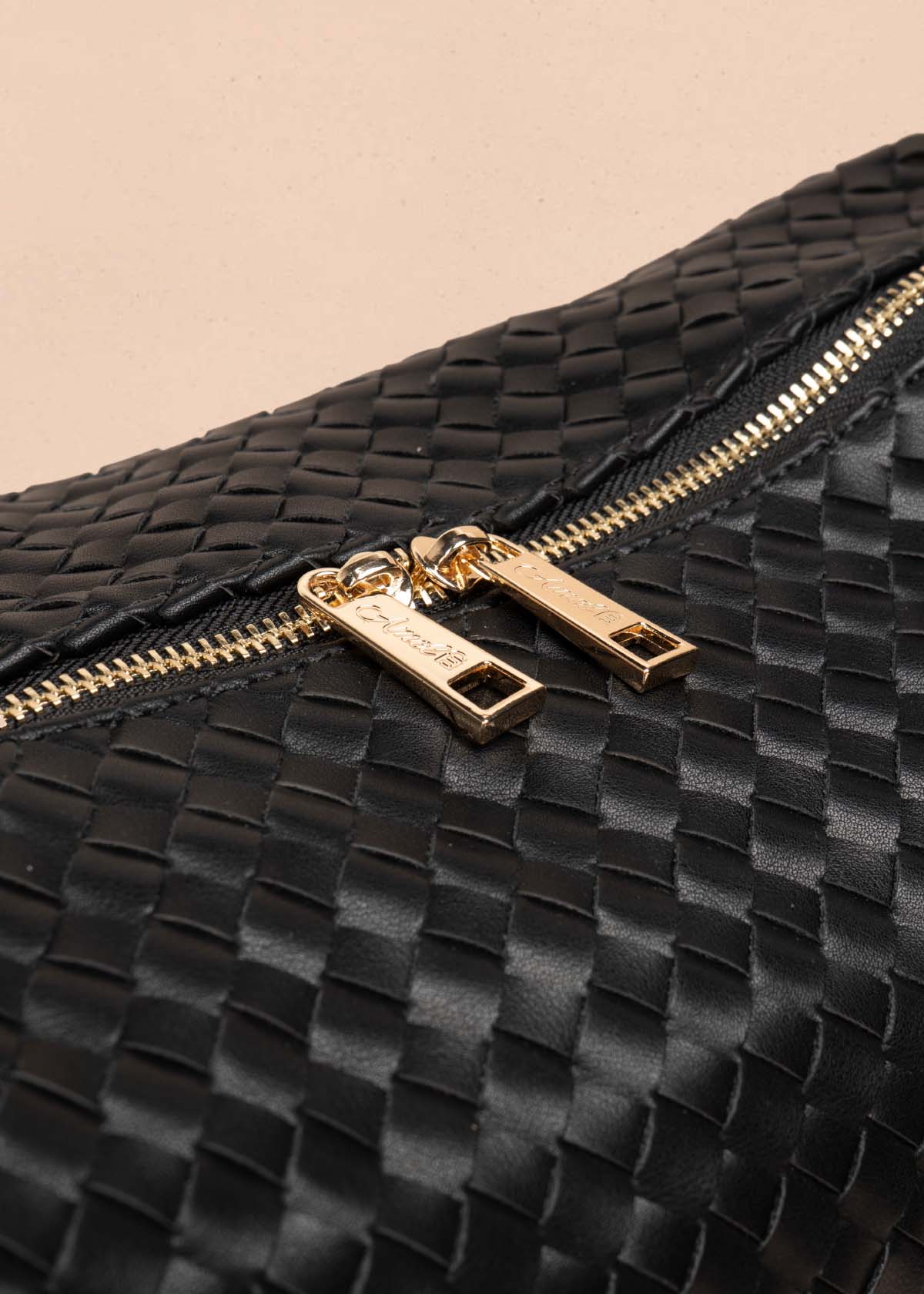 Bolso tipo cartera color negro 105752