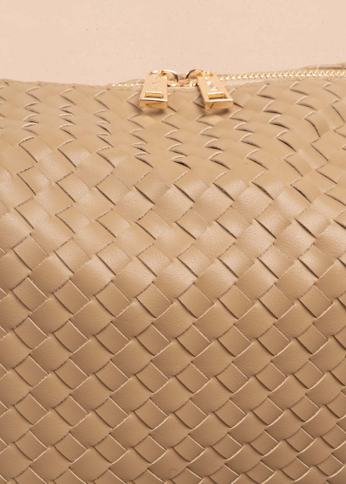 Bolso tipo cartera color taupe 105752