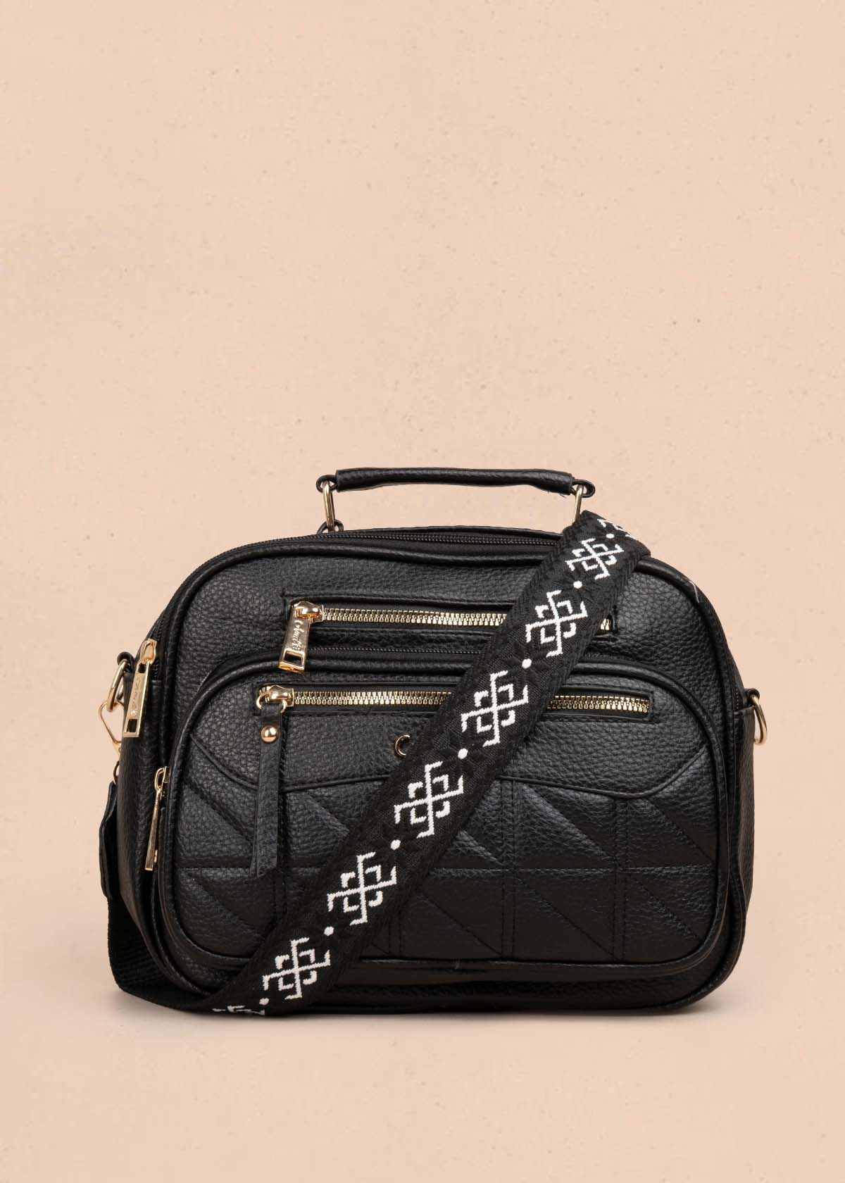 Bolso manos libres color negro con bolsillo frontal 105755