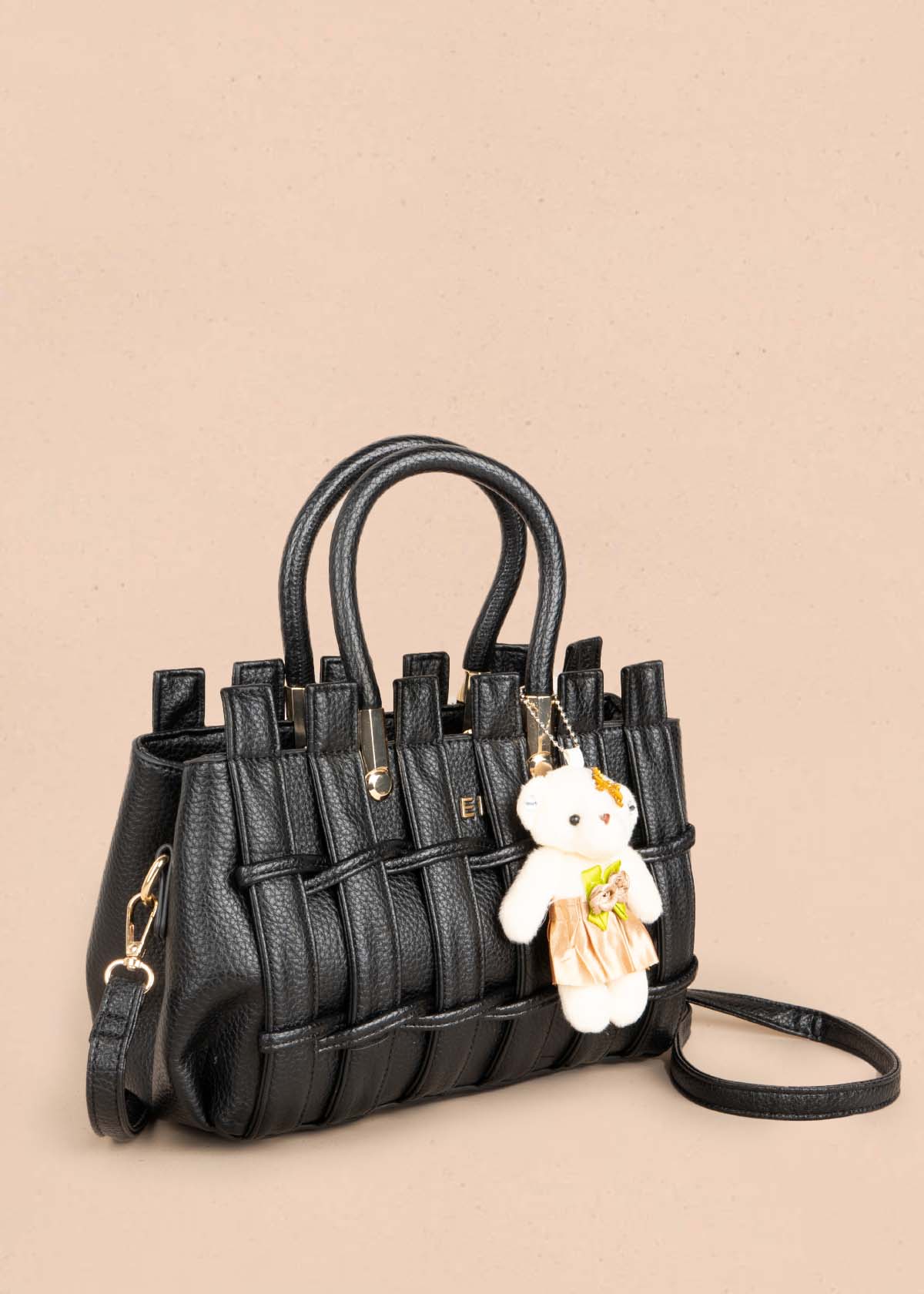 Bolso tipo cartera color negro con llavero 105763