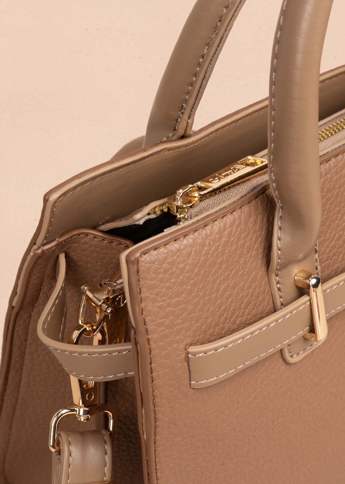 Bolso tipo cartera color tabaco con pañoleta 105769