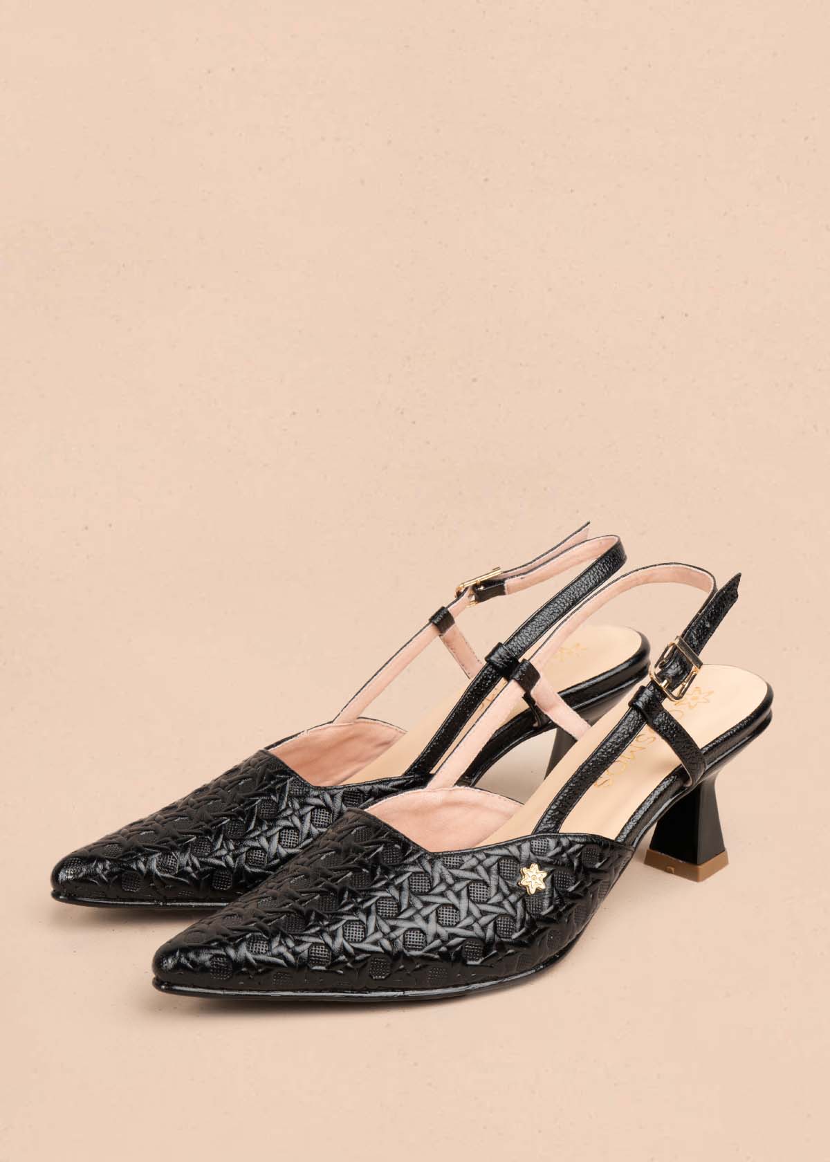 Tacones trabilla en cuero color negro con tacón copa 105927