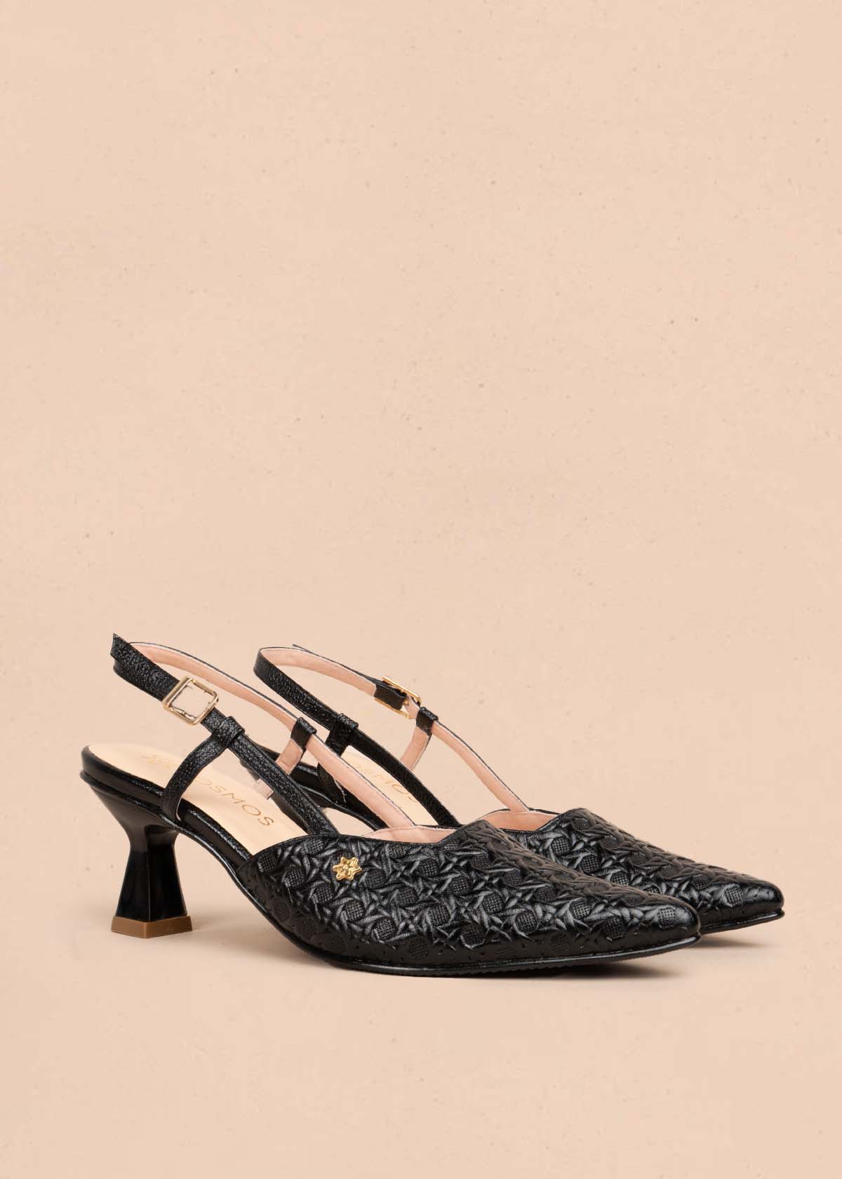 Tacones trabilla en cuero color negro con tacón copa 105927