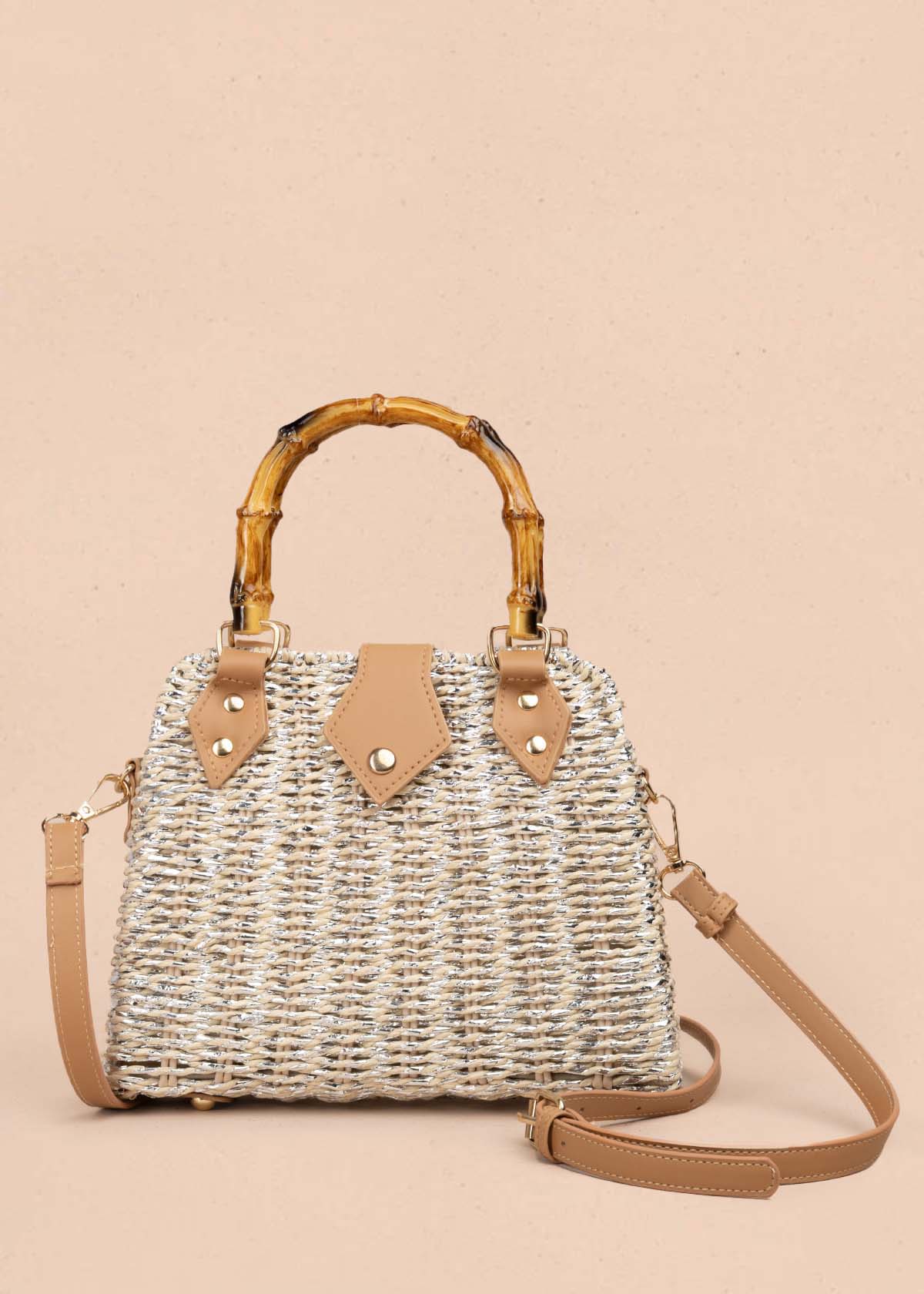 Bolso de mano tipo canasta con asa de bambú color gris 105940